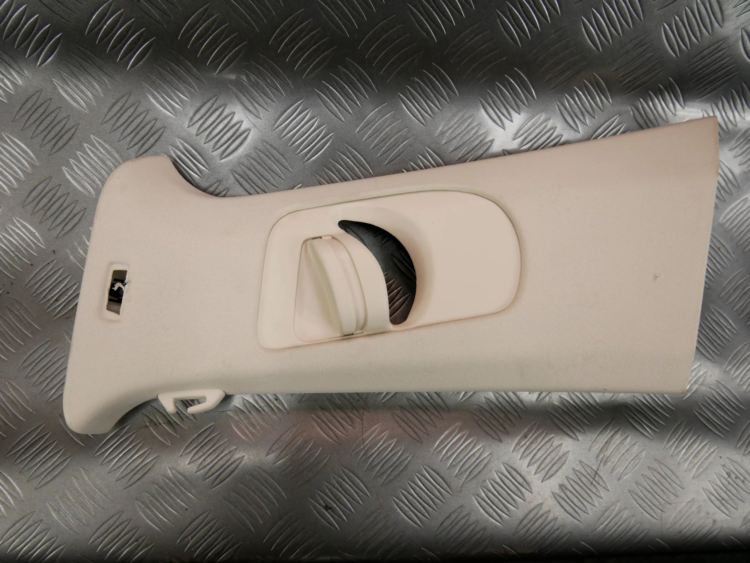 Osłona słupka lewa górna beżowa 3G0868417 VW PASSAT B8