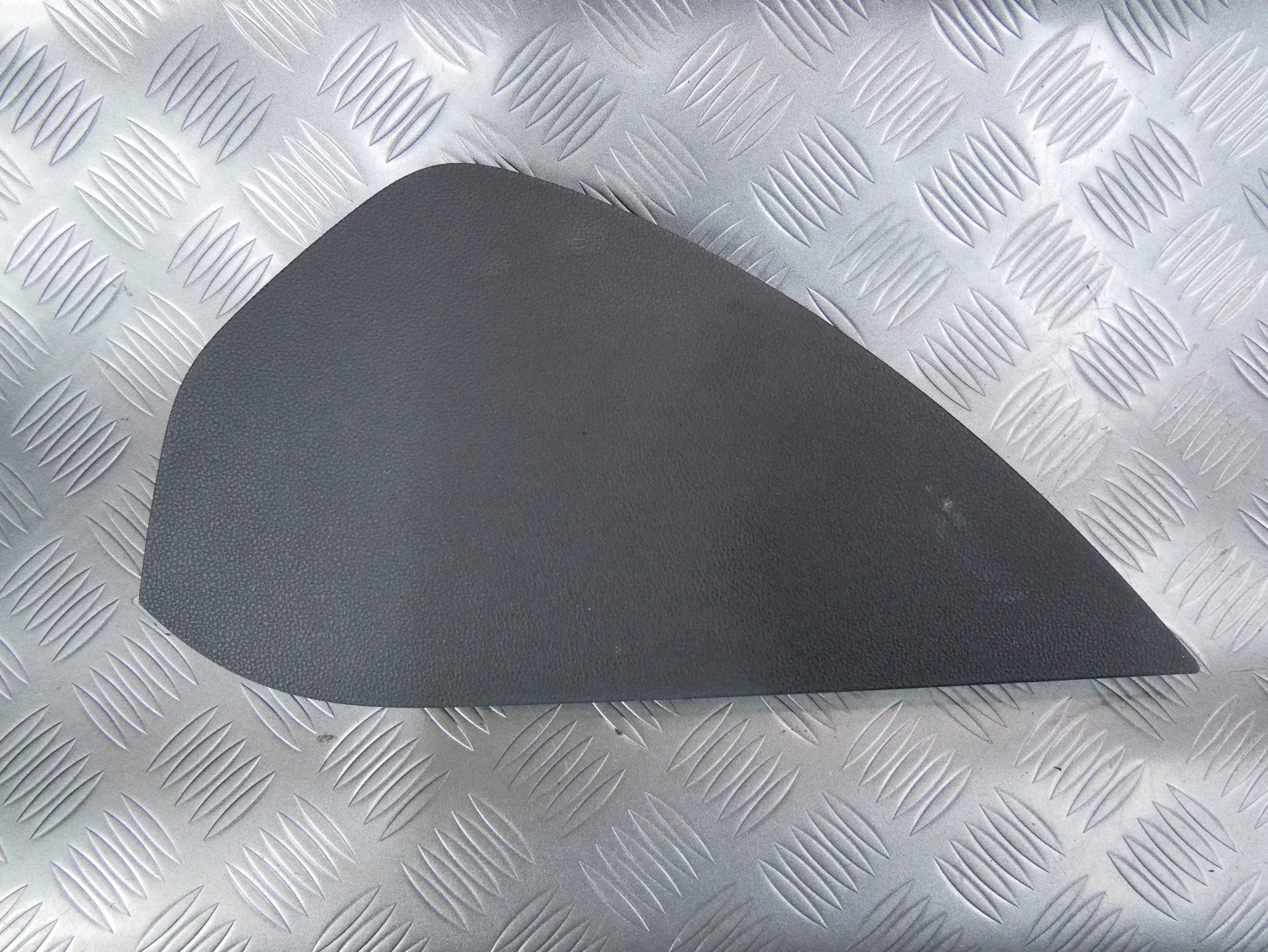 Osłona zaślepka boku konsoli lewa 3G0858247C VW PASSAT B8