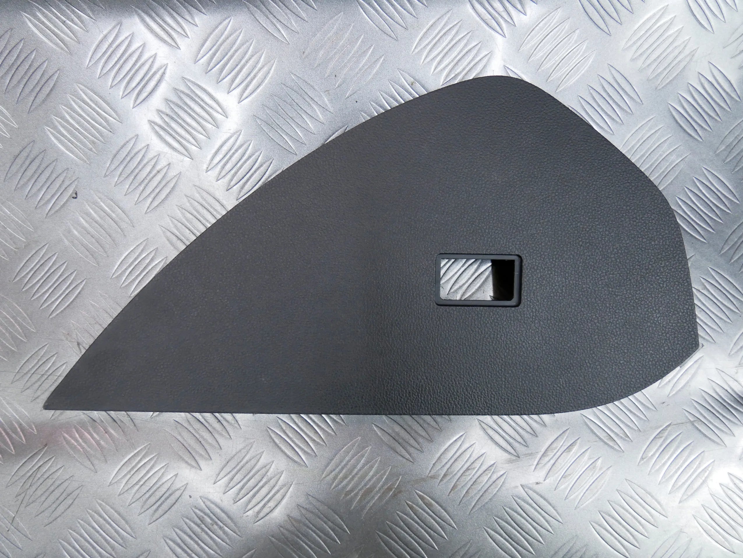 Osłona zaślepka boku konsoli prawa 3G0858248C VW PASSAT B8