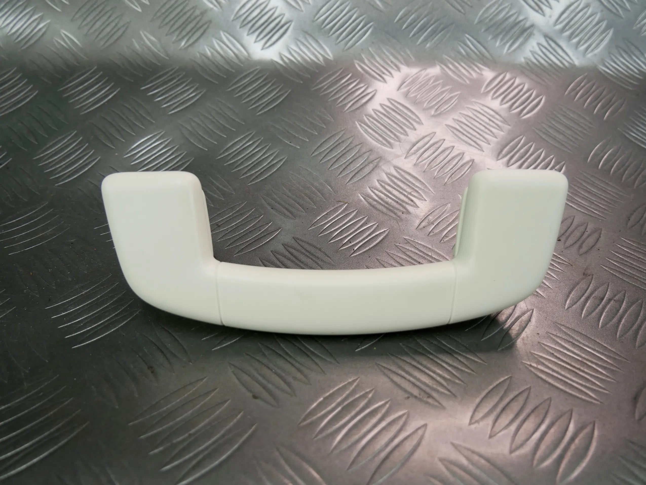 Rączka podsufitki przód prawa lewa beżowa 3G0857607B VW PASSAT B8