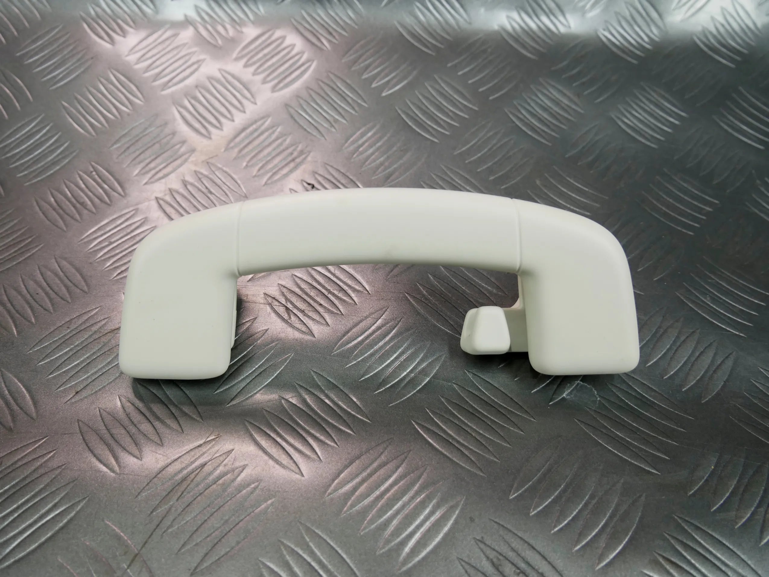 Rączka podsufitki tył tylna prawa lewa beżowa 3G0857607B VW PASSAT B8