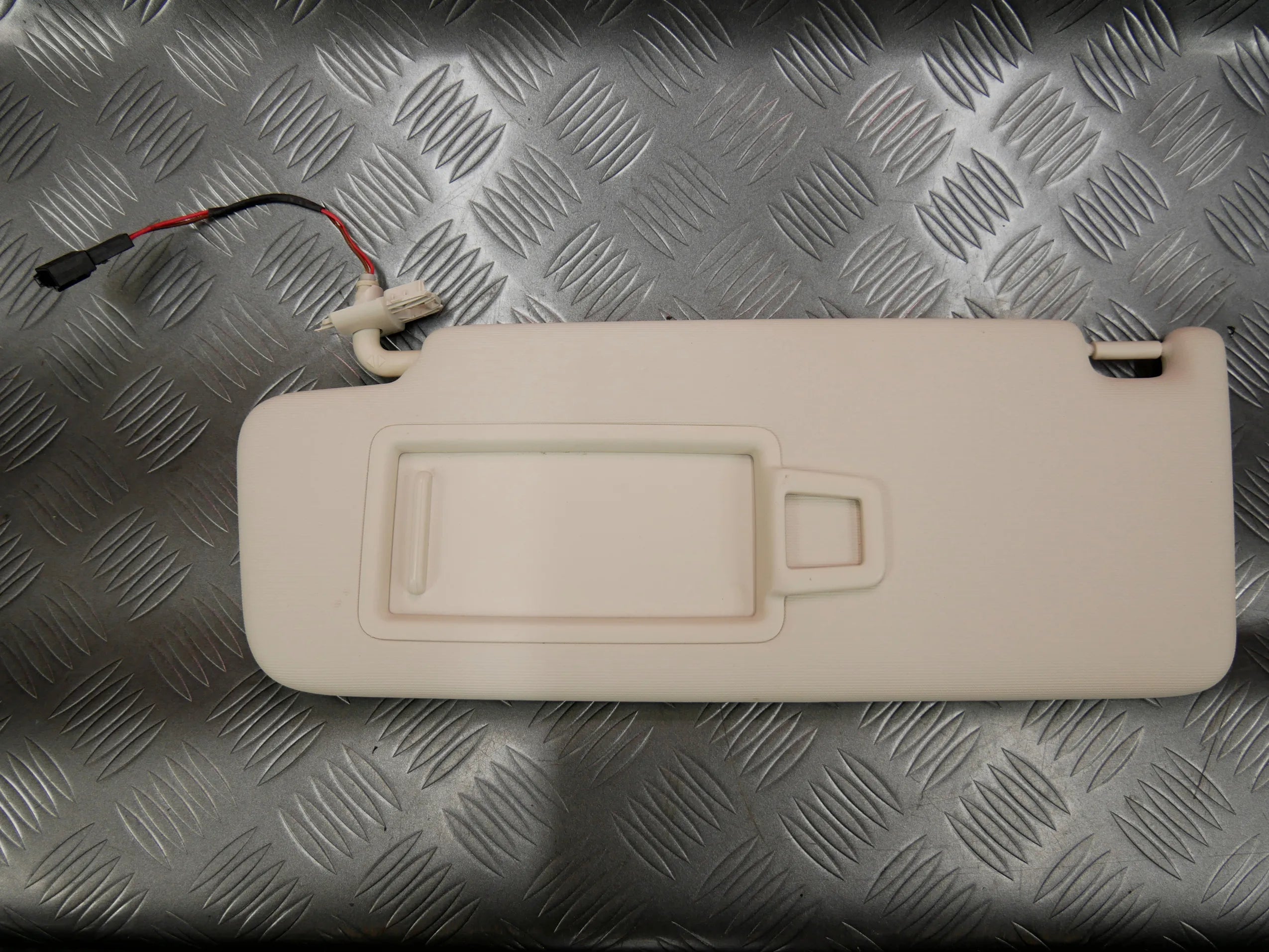 Słonecznik osłona przeciwsłoneczna lewa beżowa 3G0857551 VW PASSAT B8