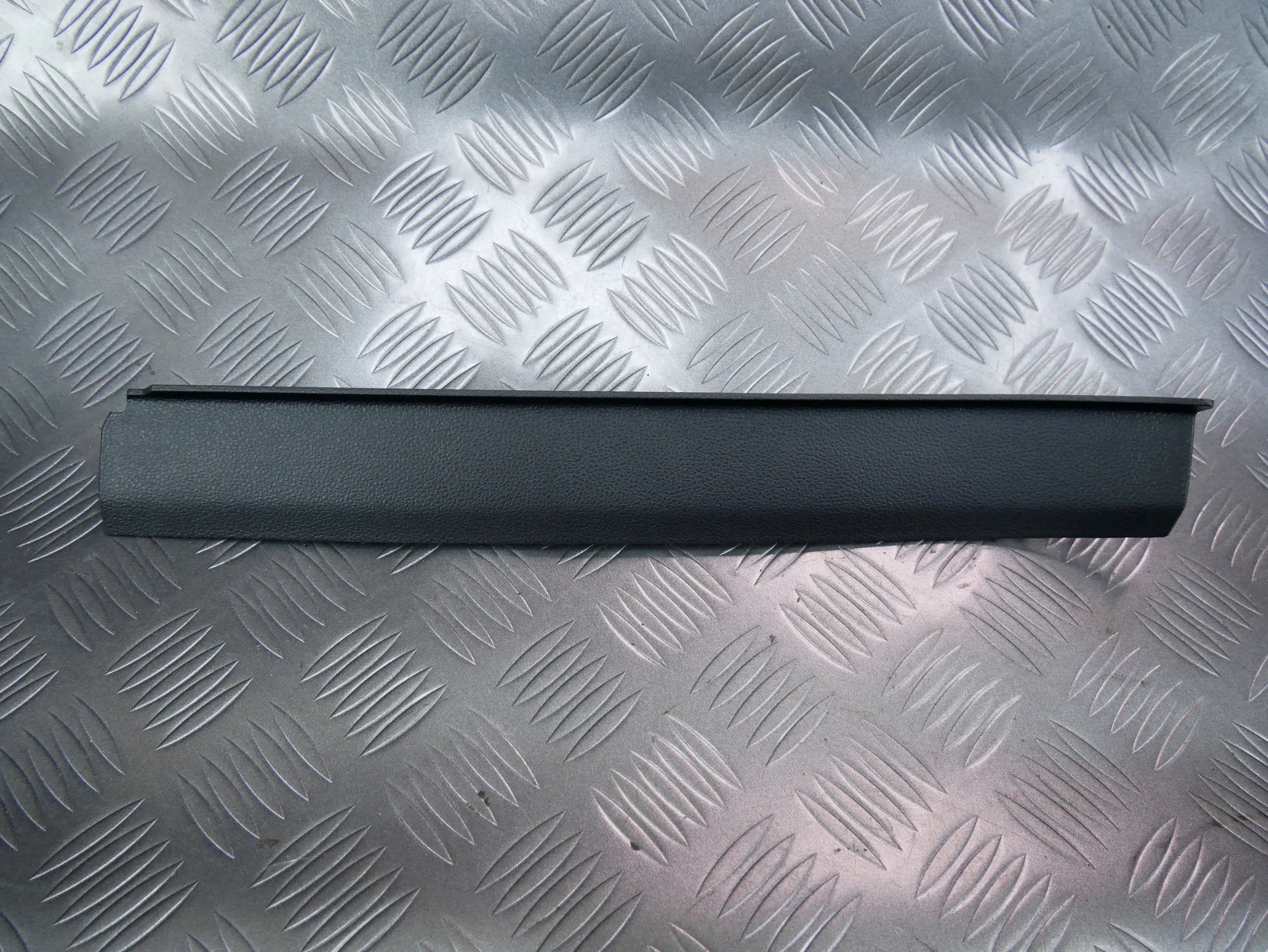 Listwa słupka deski konsoli prawa 3G0868224B VW PASSAT B8