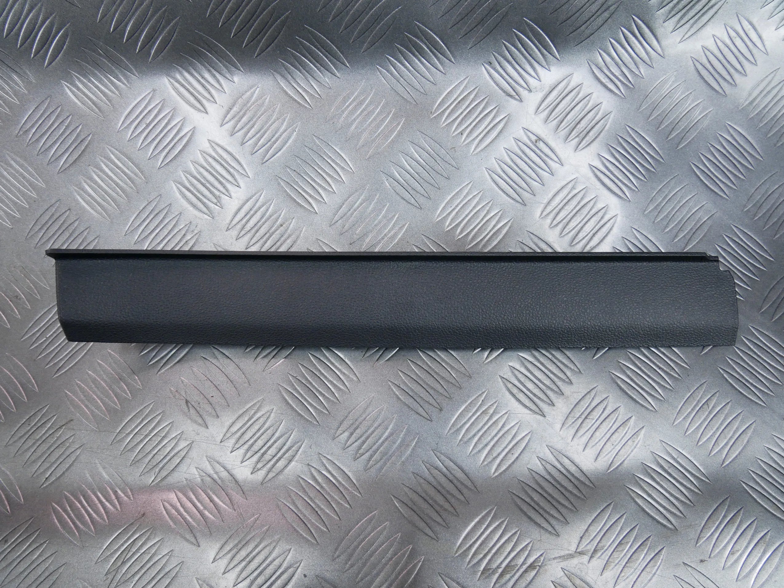 Listwa słupka deski konsoli lewa 3G0868223B VW PASSAT B8