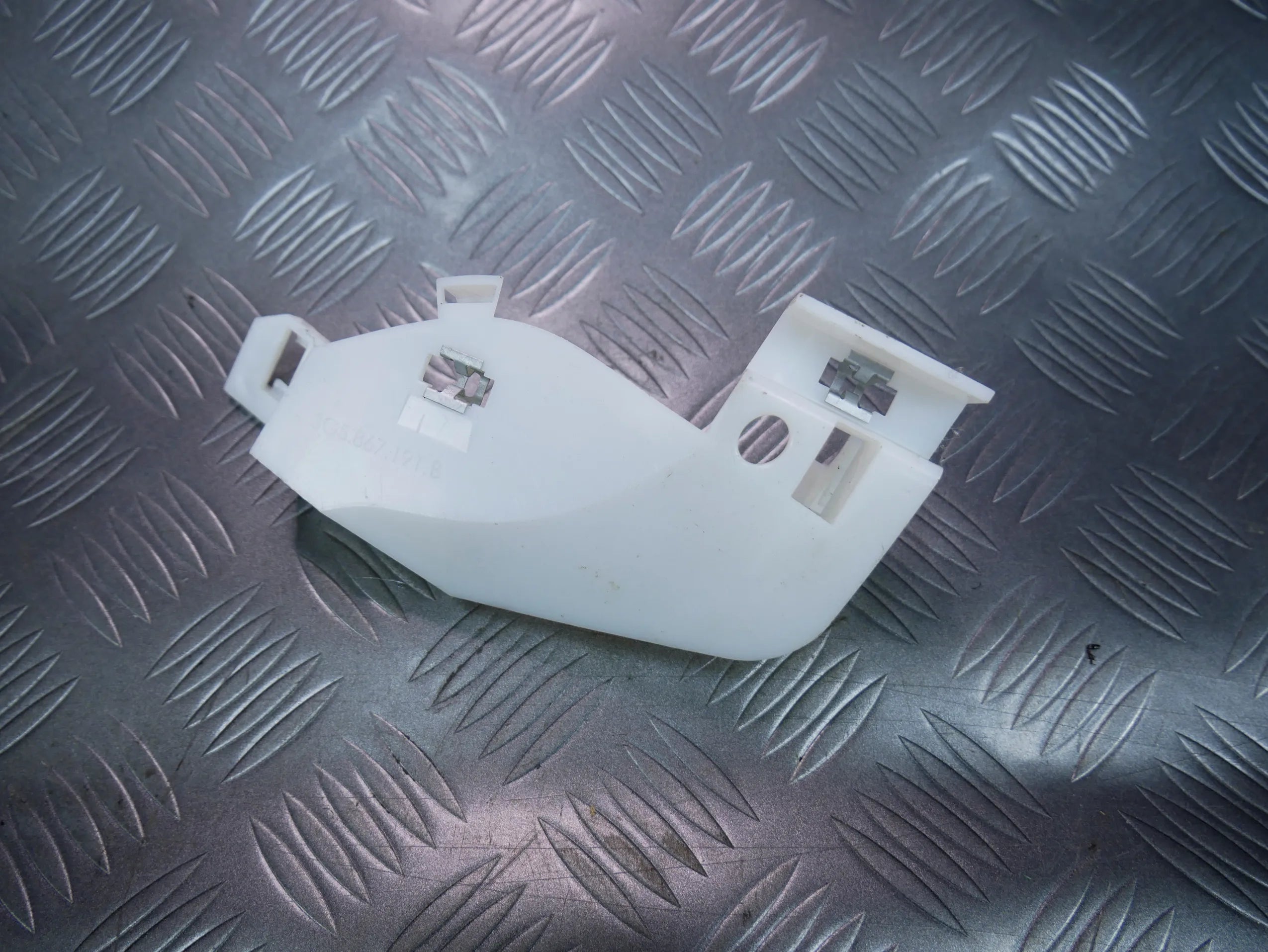 Mocowanie słupka tył tylne lewe 3G5867191B VW PASSAT B8 SEDAN