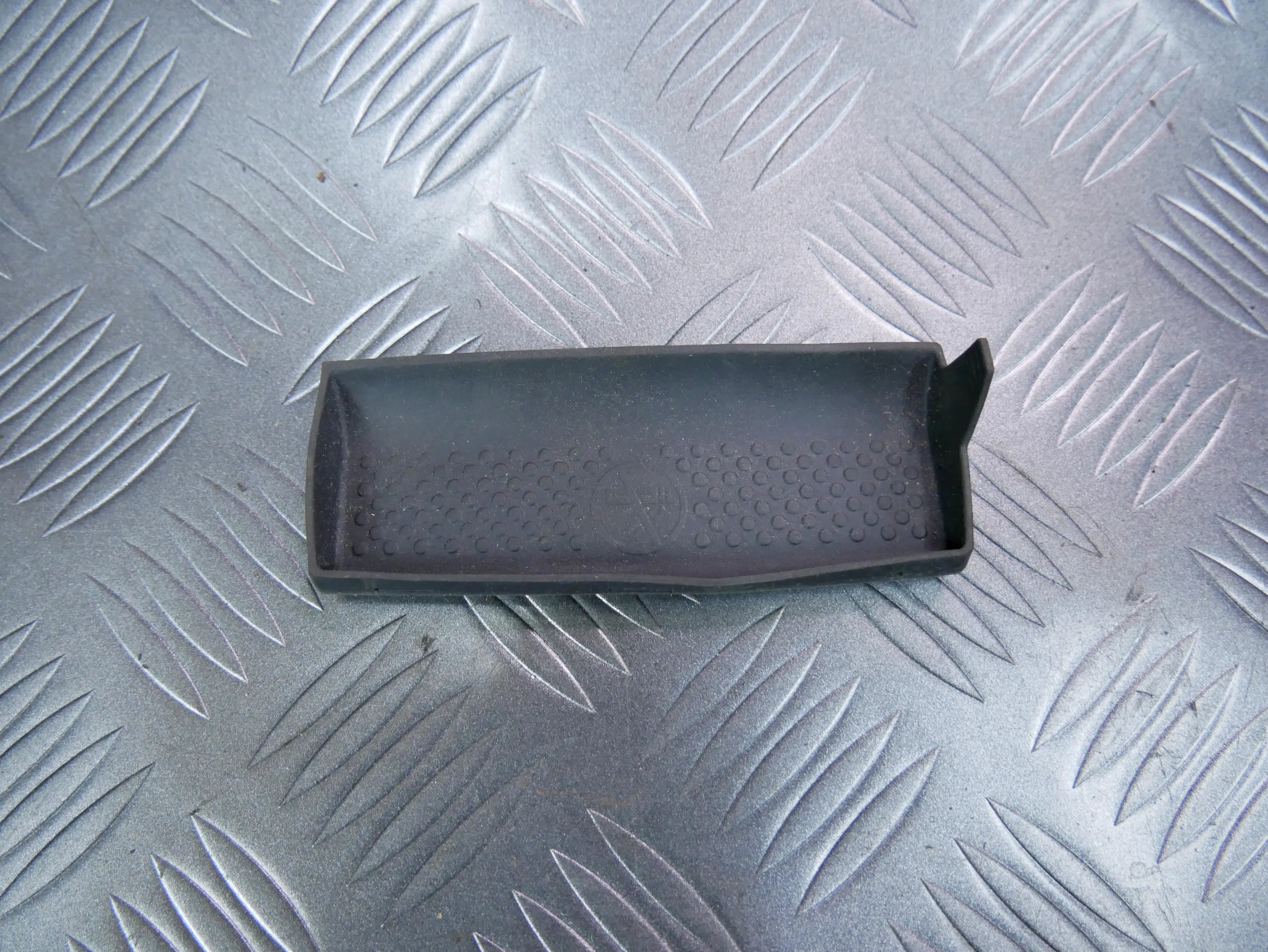 Guma podkładka tunelu 3G1863330 VW PASSAT B8
