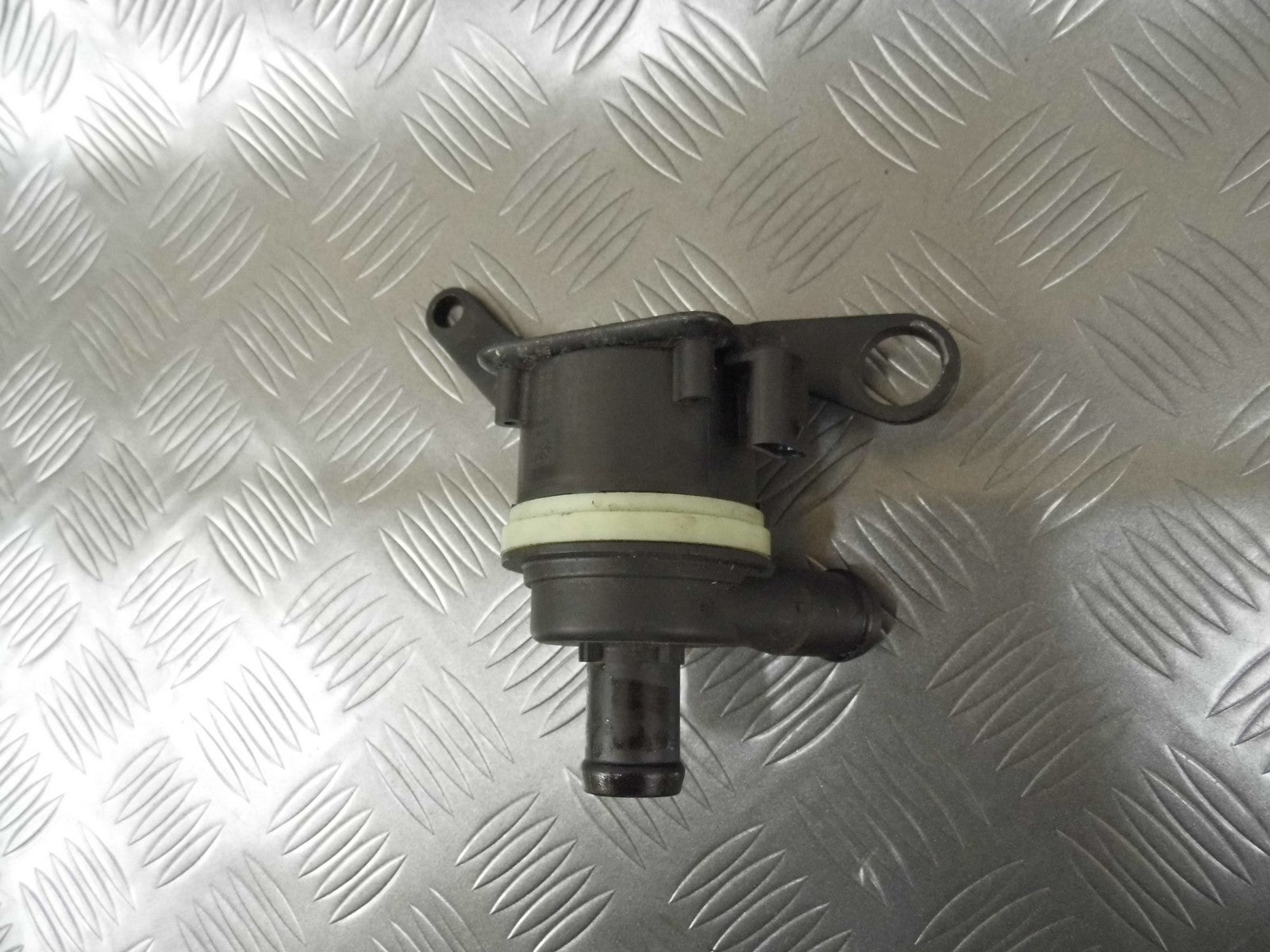 Dodatkowa pompa wody 059121004K AUDI Q7 3.0 TDI