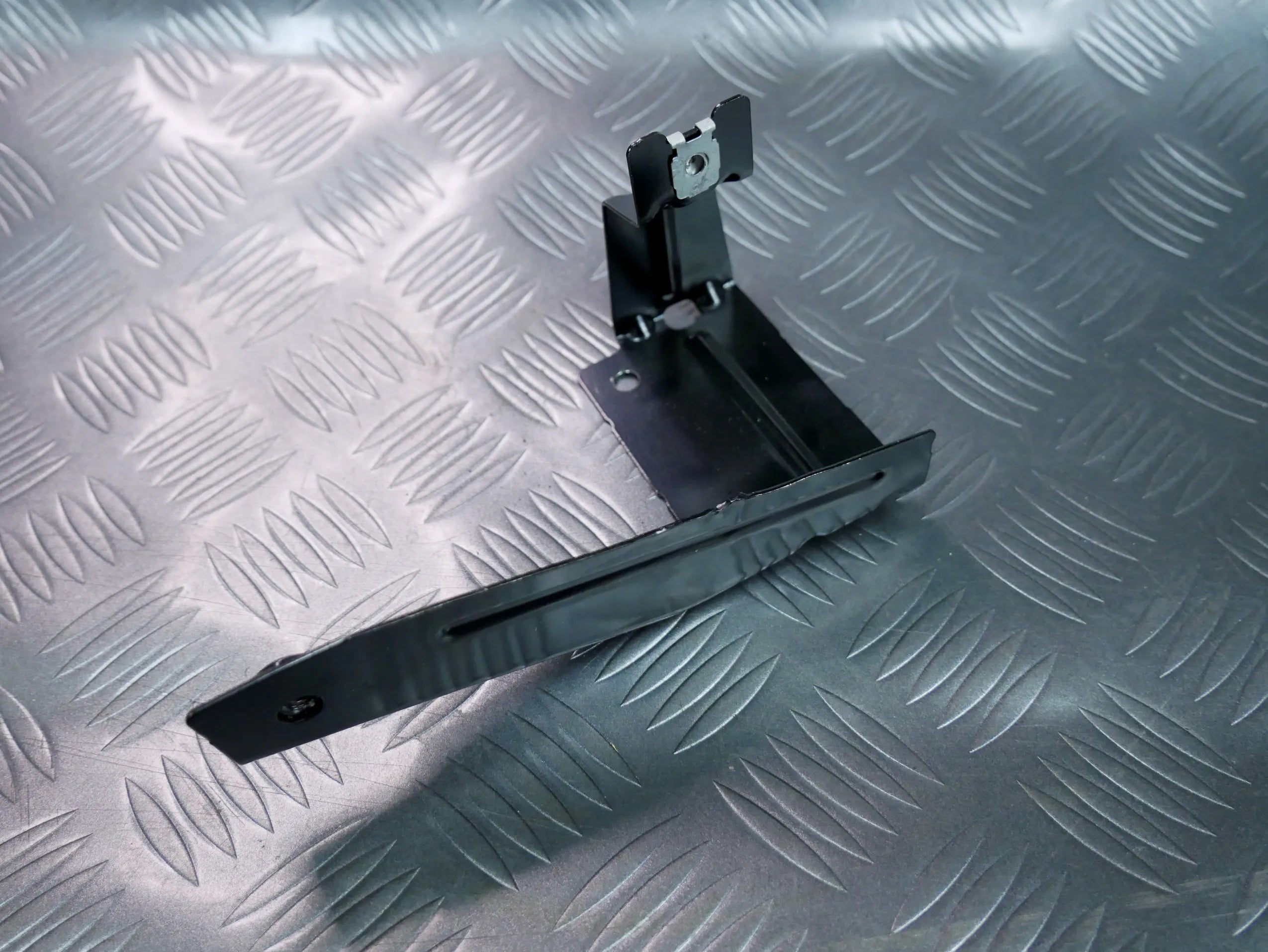 Mocowanie wspornik bagażnika lewy 3G9868549 VW PASSAT B8 KOMBI