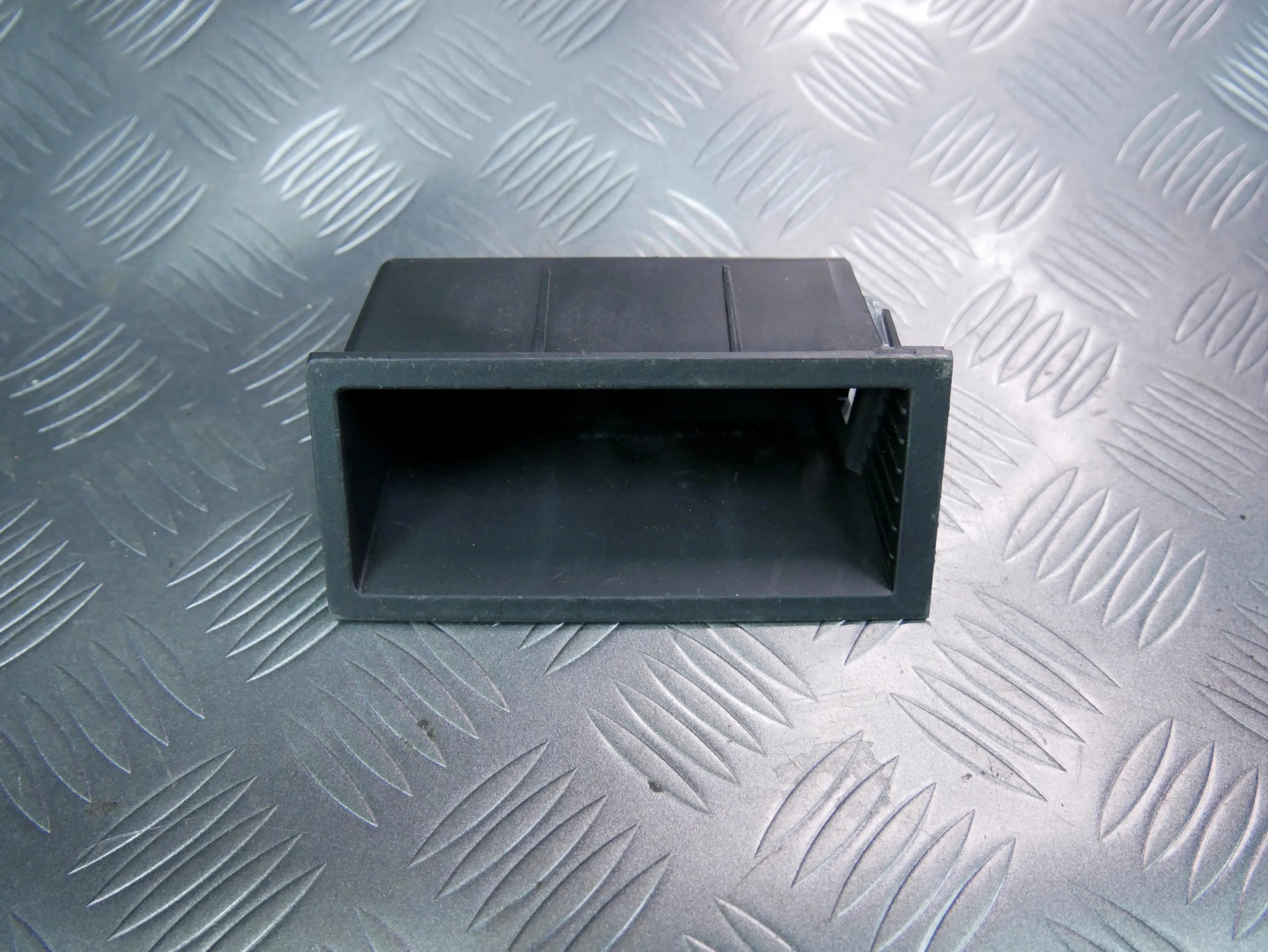 Wnęka wkład popielniczki 3G1863077 VW PASSAT B8