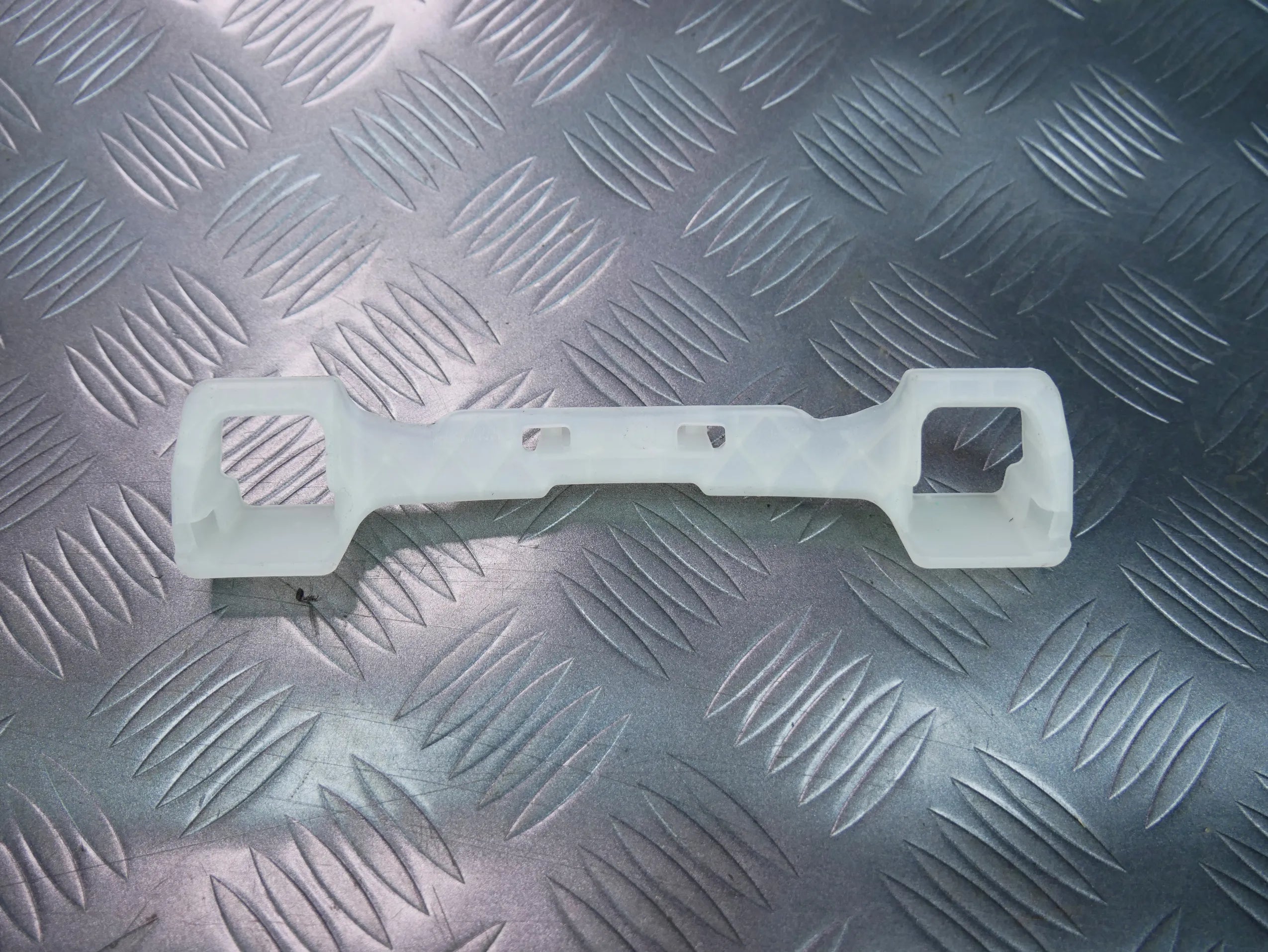 Mocowanie rączki podsufitki 5G0867660D VW PASSAT B8