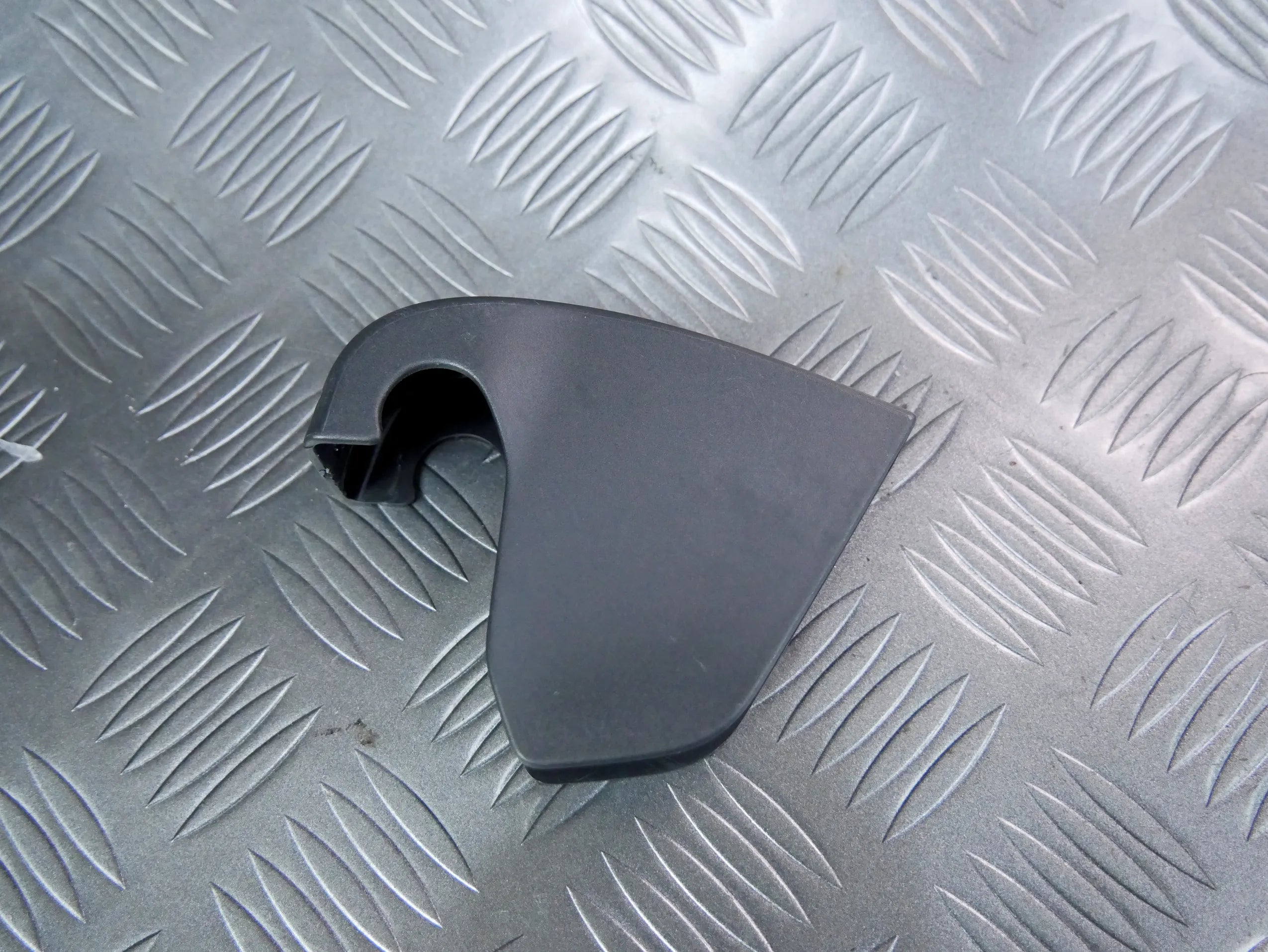 Osłona zaślepka zawiasu fotela 3G0886197 VW PASSAT B8