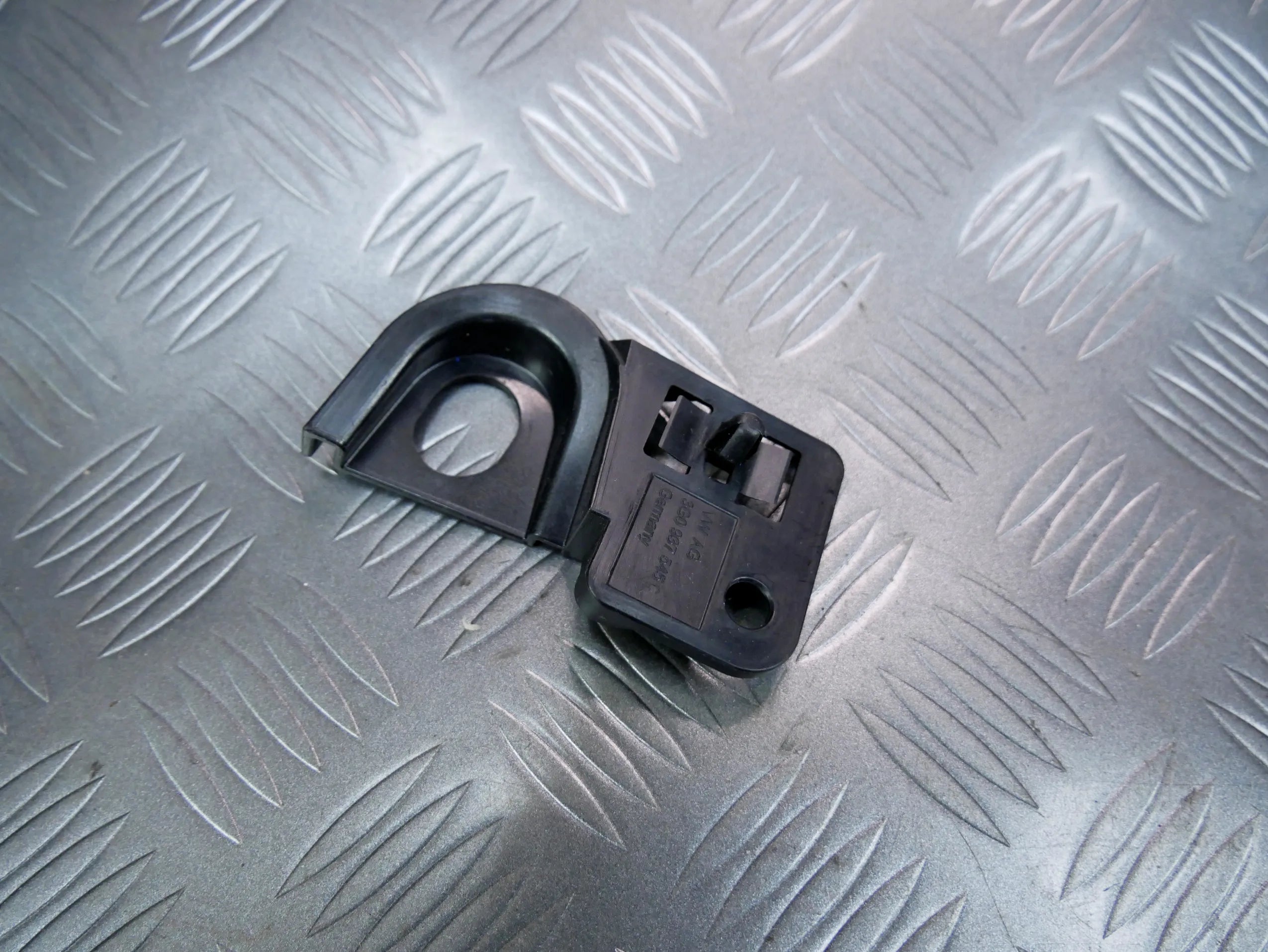 Mocowanie uchwyt wtyczek 3G0937545C VW PASSAT B8