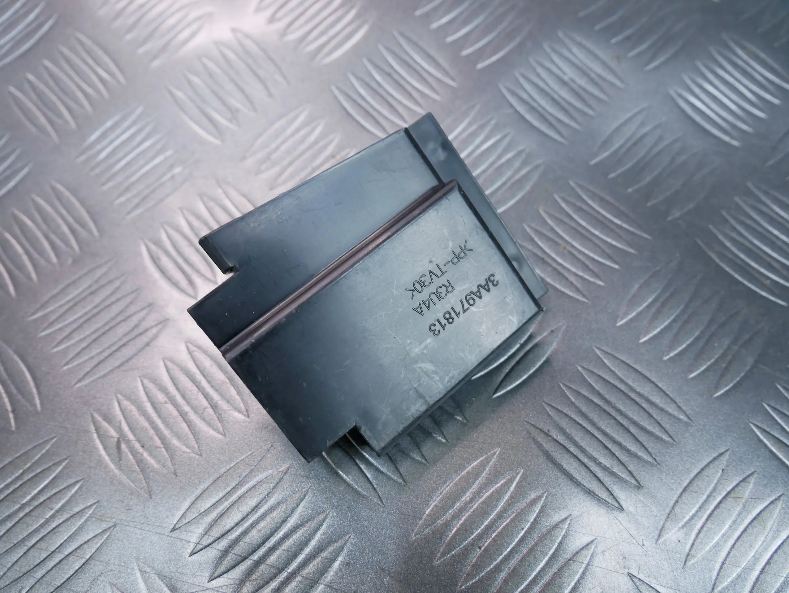 Osłona zaślepka akumulatora 3AA971813 VW PASSAT B8