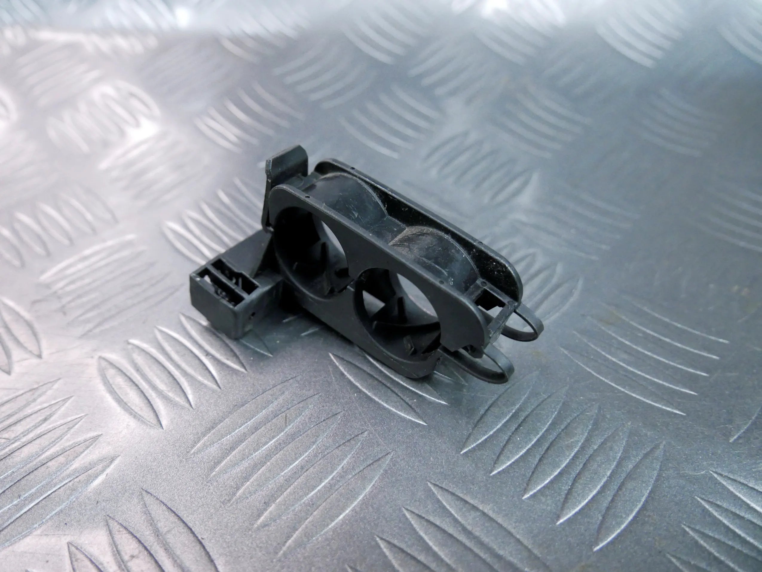 Mocowanie rurek klimatyzacji 5Q0820495 VW PASSAT B8