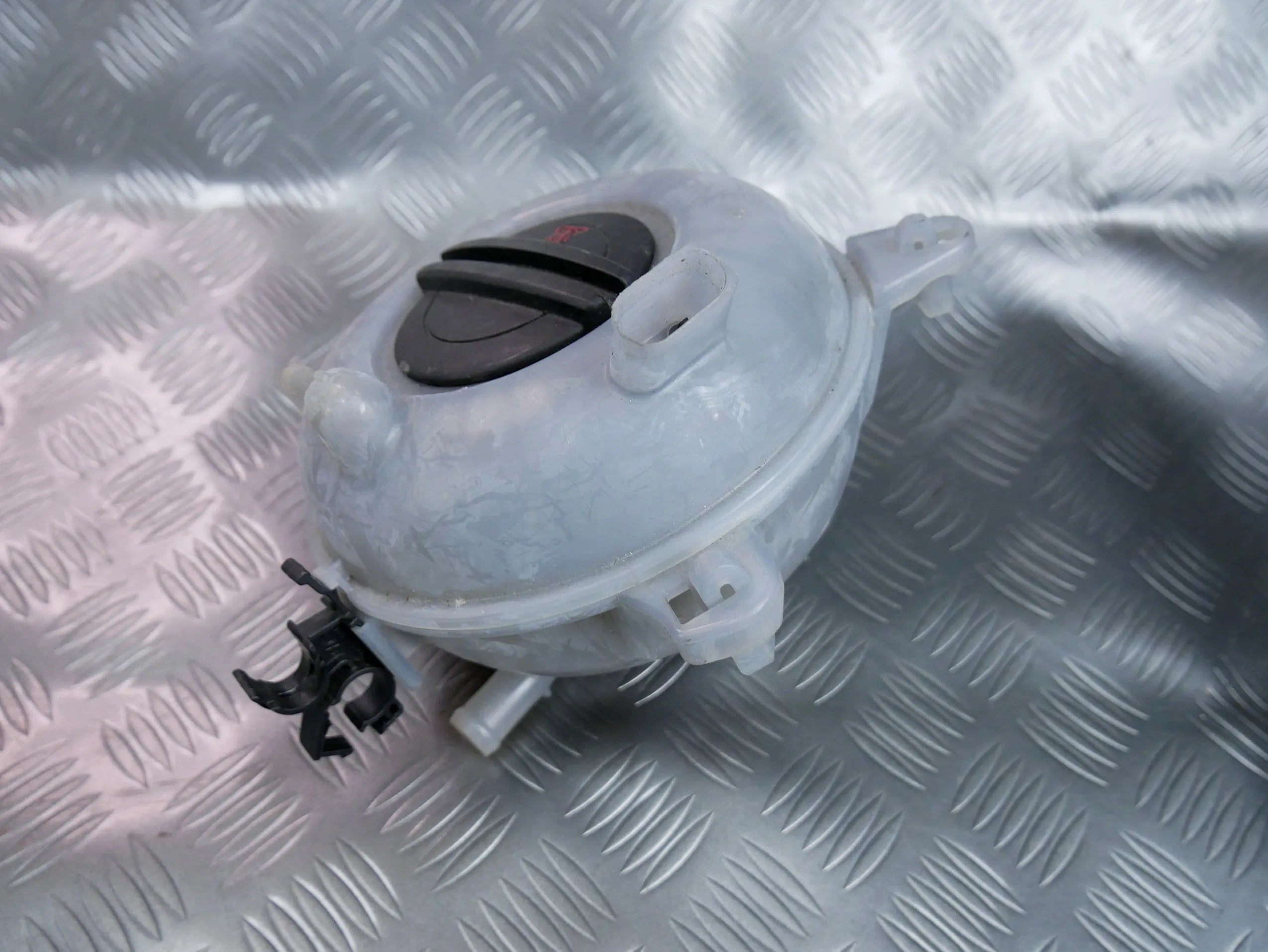 Zbiornik wyrównawczy cieczy chłodzącej 5Q0121407G VW PASSAT B8 TDI TSI