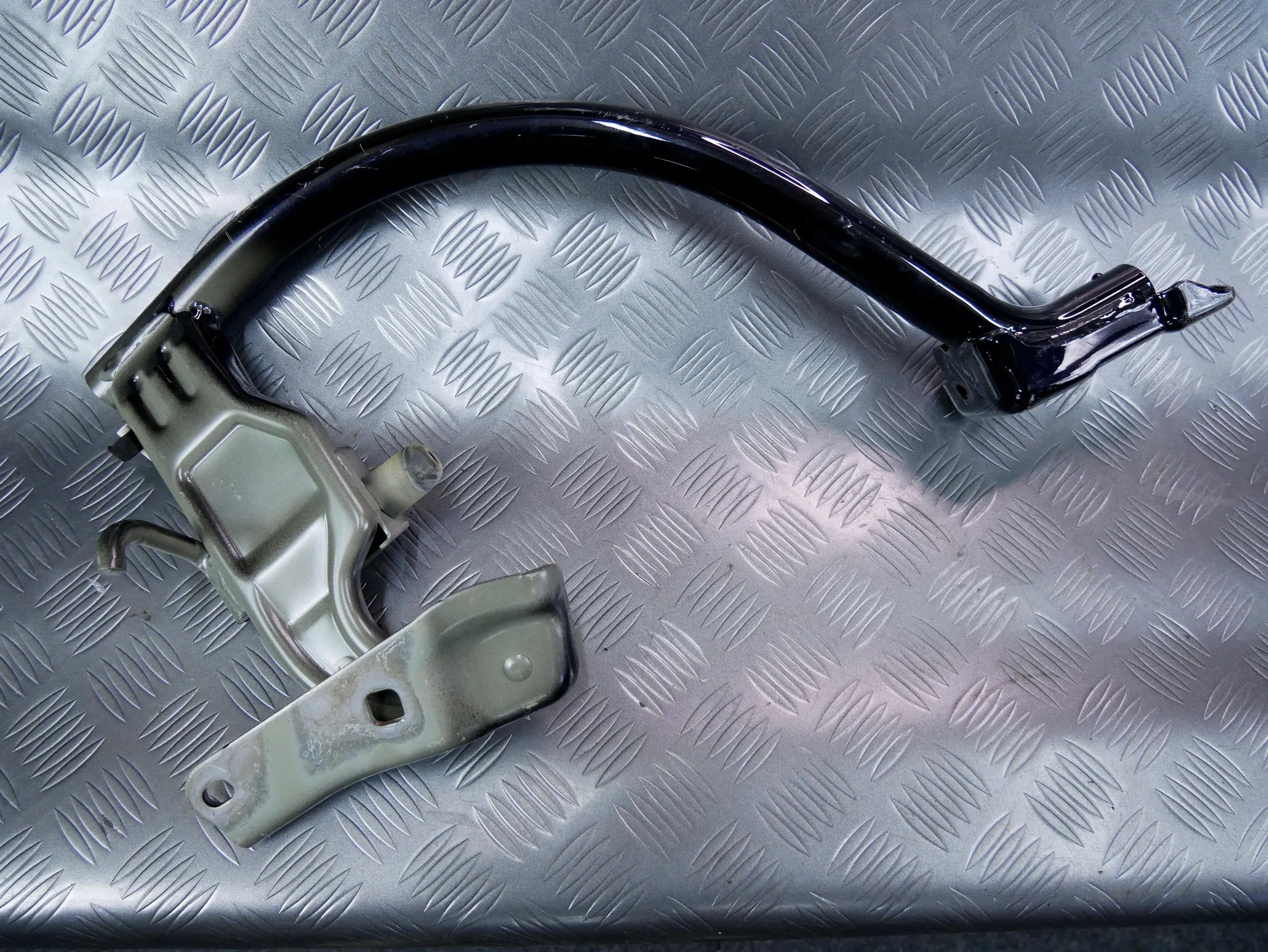 Zawias klapy tył tylny prawy 3G5827302A VW PASSAT B8 SEDAN