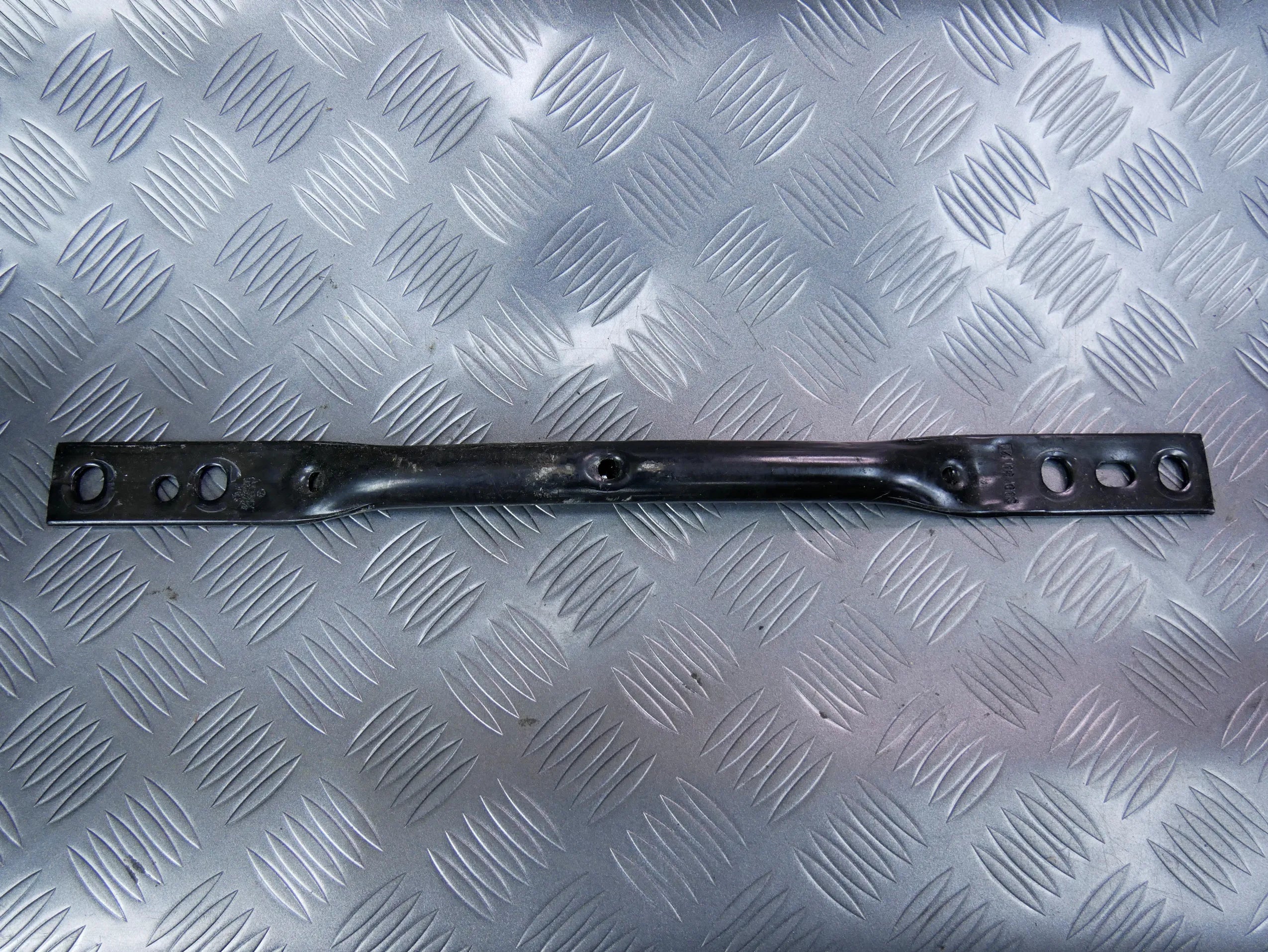 Wspornik wzmocnienie tunelu 5Q0802128 VW PASSAT B8