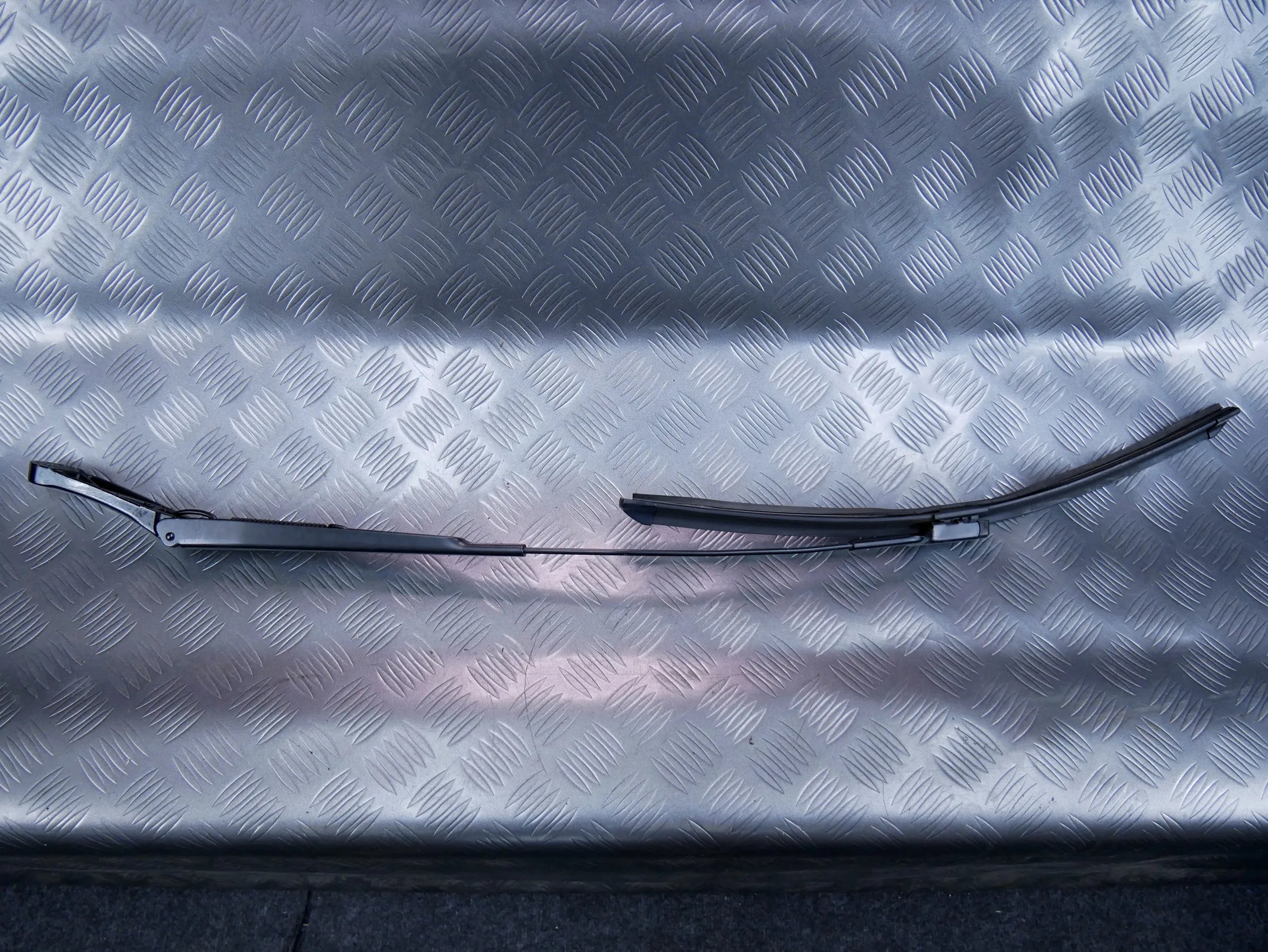 Ramię wycieraczka prawa 3G1955410 VW PASSAT B8