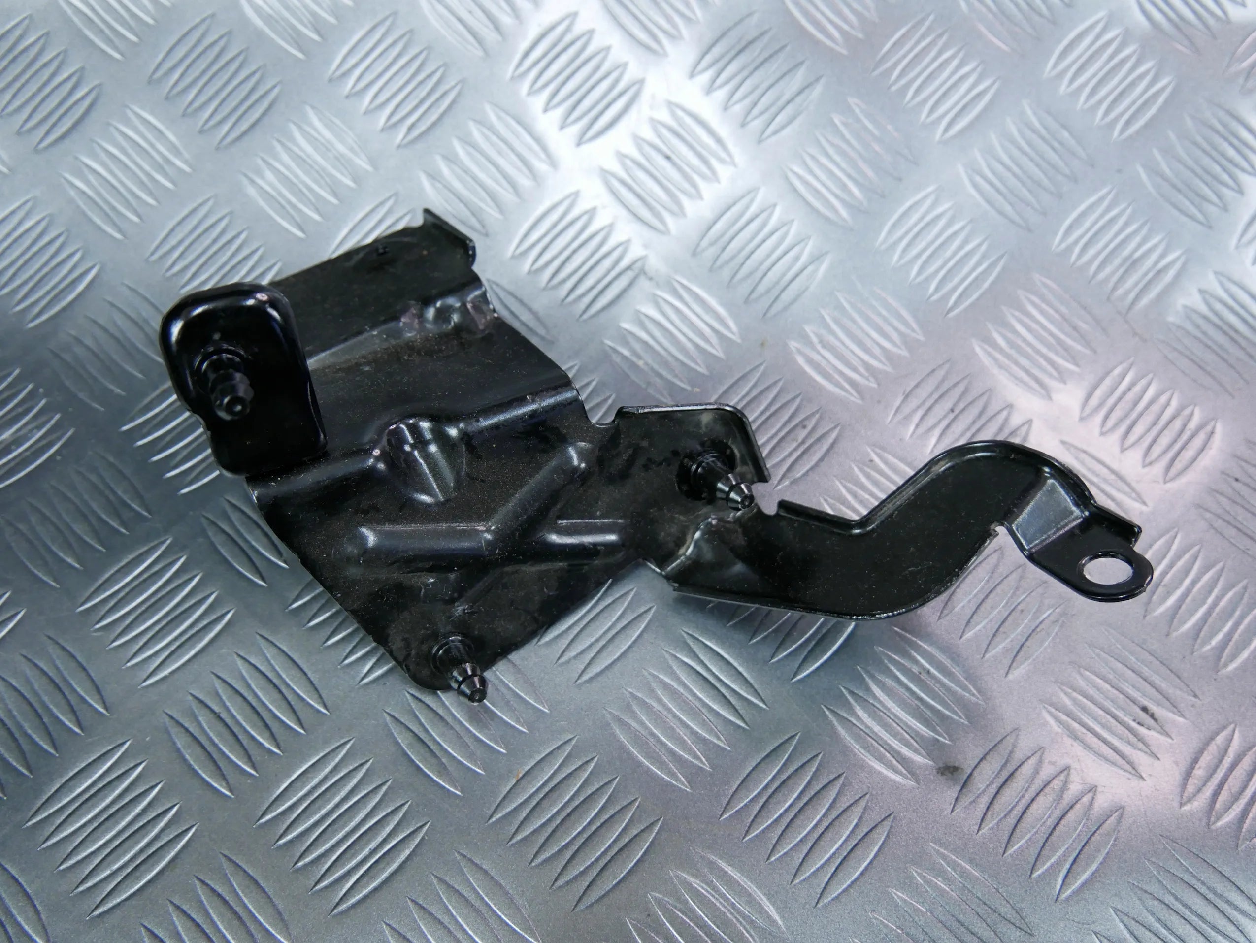 Wspornik mocowanie pompy ABS 5Q1614235 VW PASSAT B8