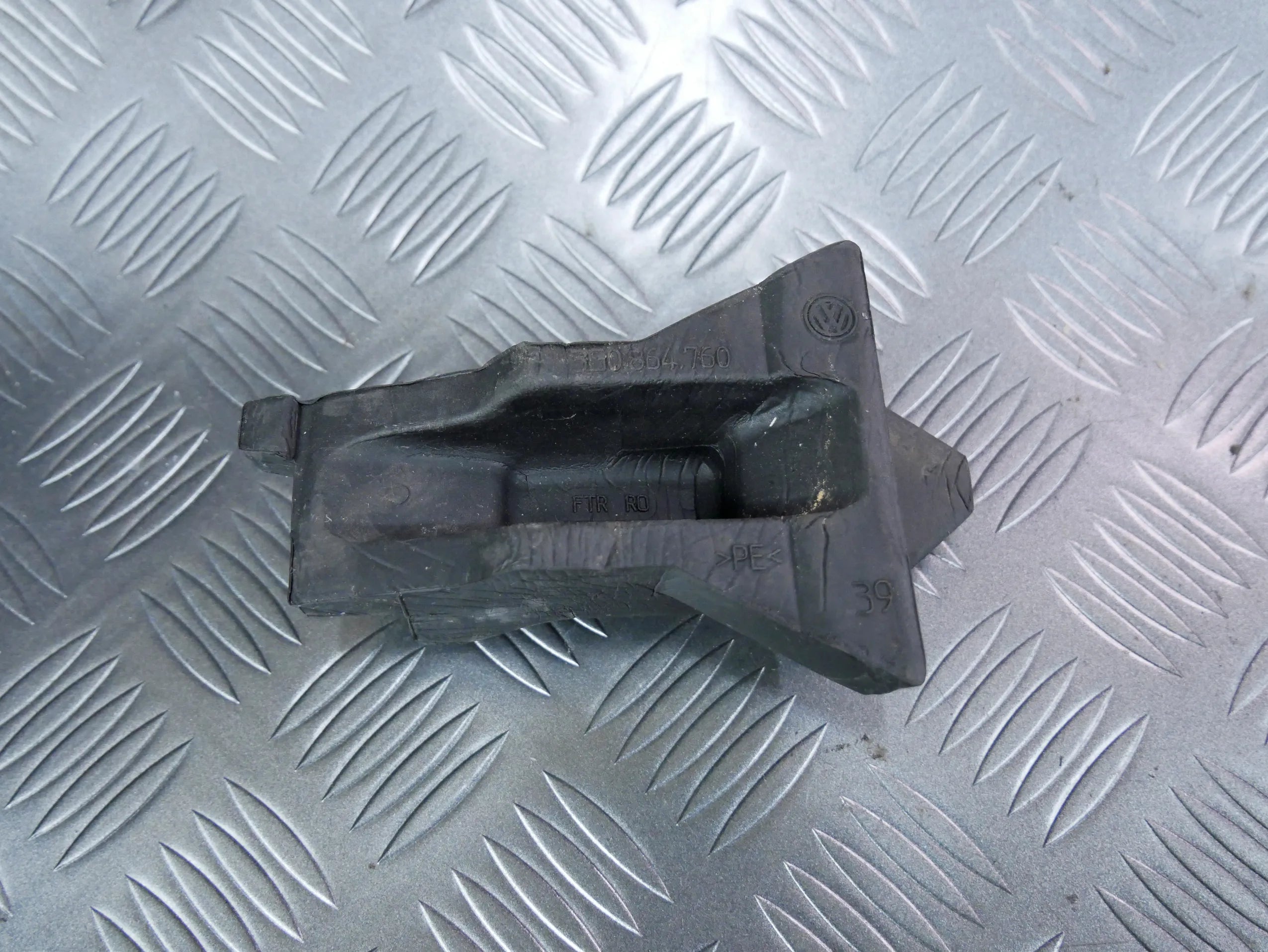 Pianka uszczelka wygłuszenie podszybia prawe 3G0864760 VW PASSAT B8