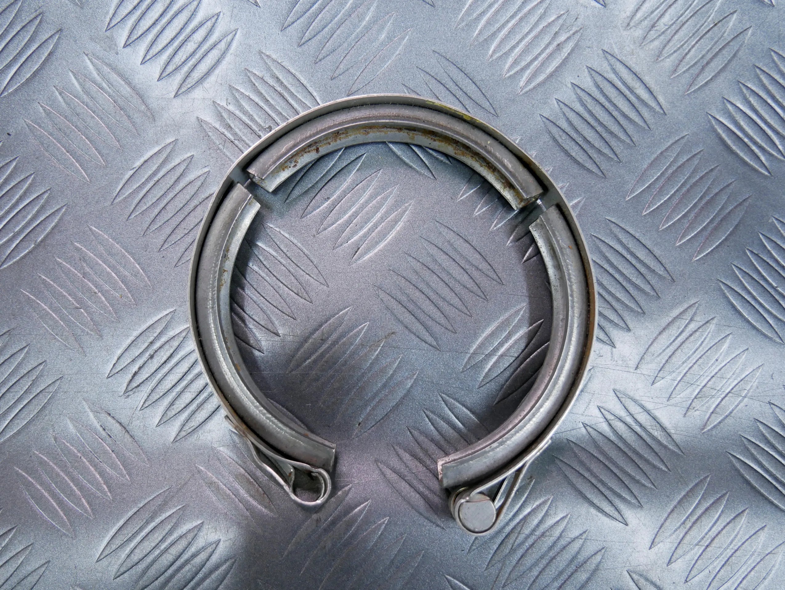 Obejma wydechu 04L131455A VW PASSAT B8