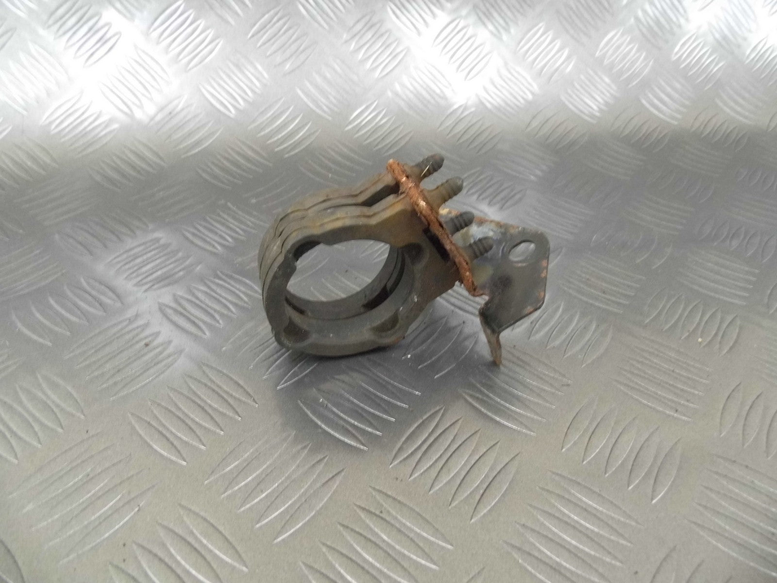 Mocowanie pompy wody 7L6121079L AUDI Q7