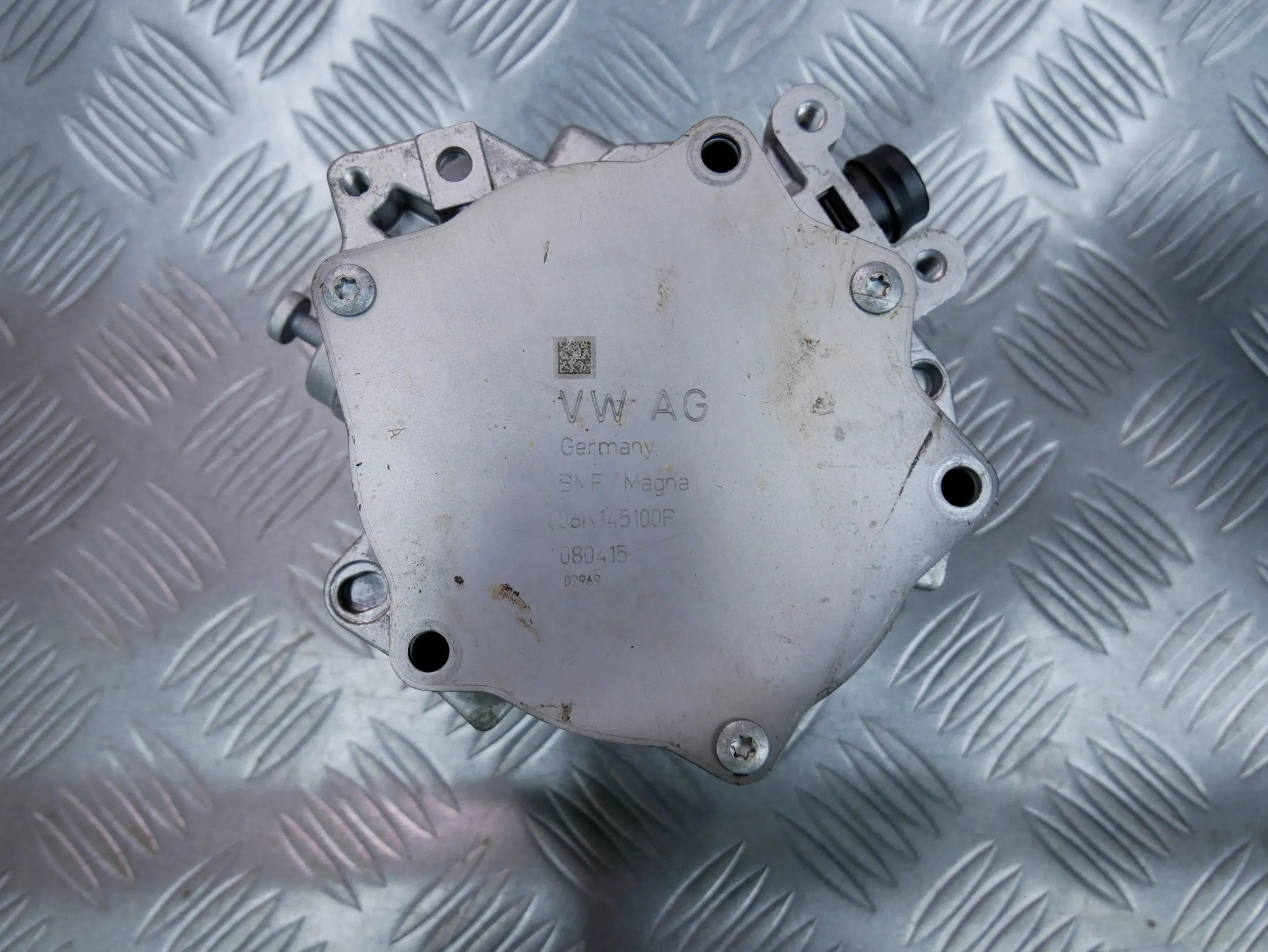 Pompa podciśnienia vacuum 06K145100P VW PASSAT B8 2.0 TSI