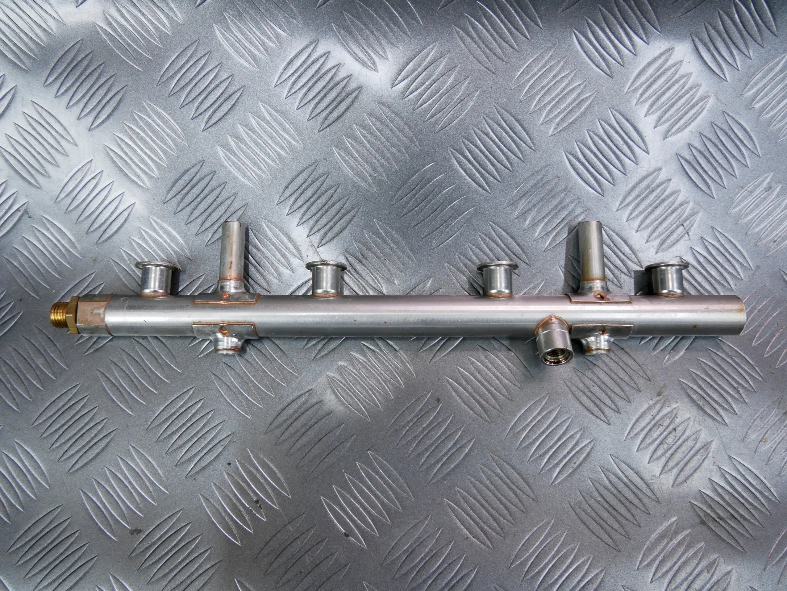 Listwa wtryskowa 06K133317G VW PASSAT B8 2.0 TSI