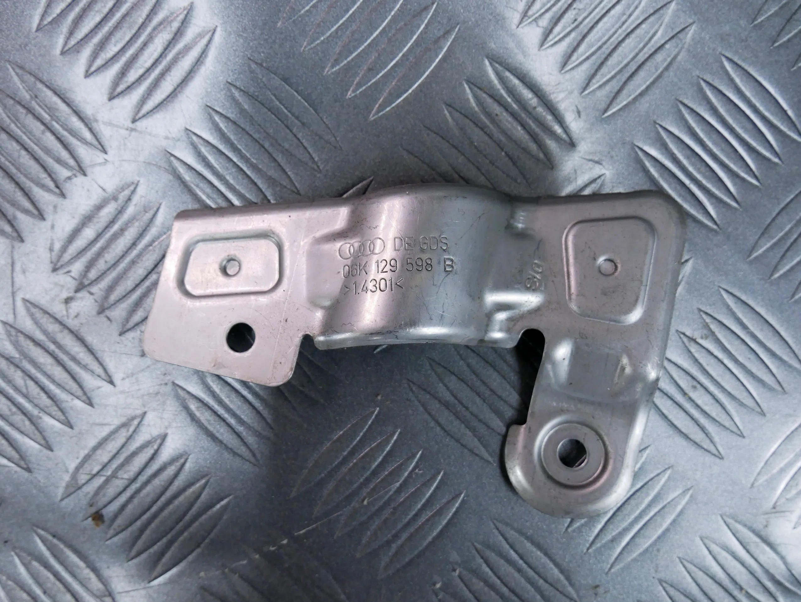 Osłona termiczna turbiny 06K129598B VW PASSAT B8 2.0 TSI