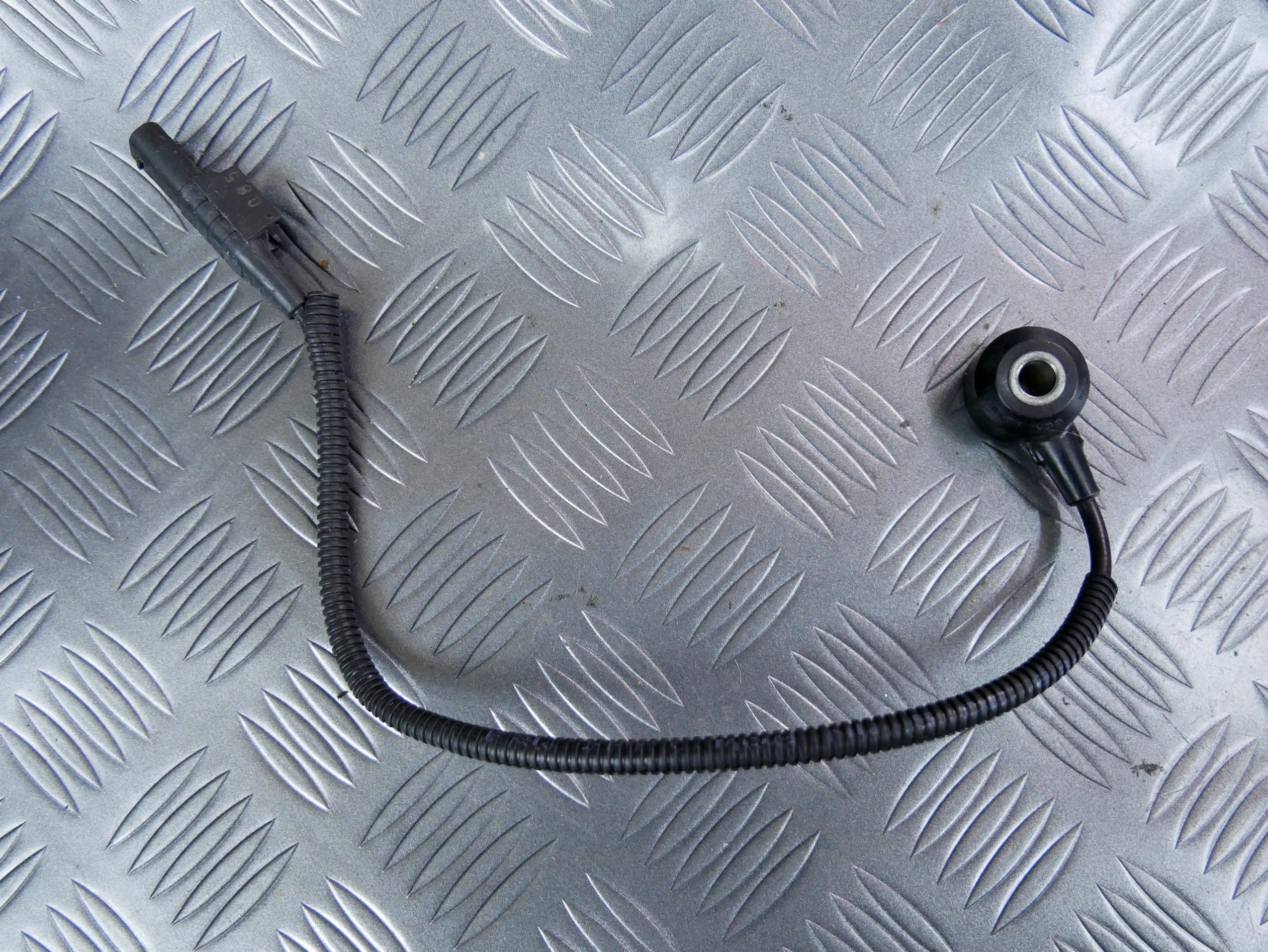 Czujnik spalania stukowego 06K905377 VW PASSAT B8 2.0 TSI