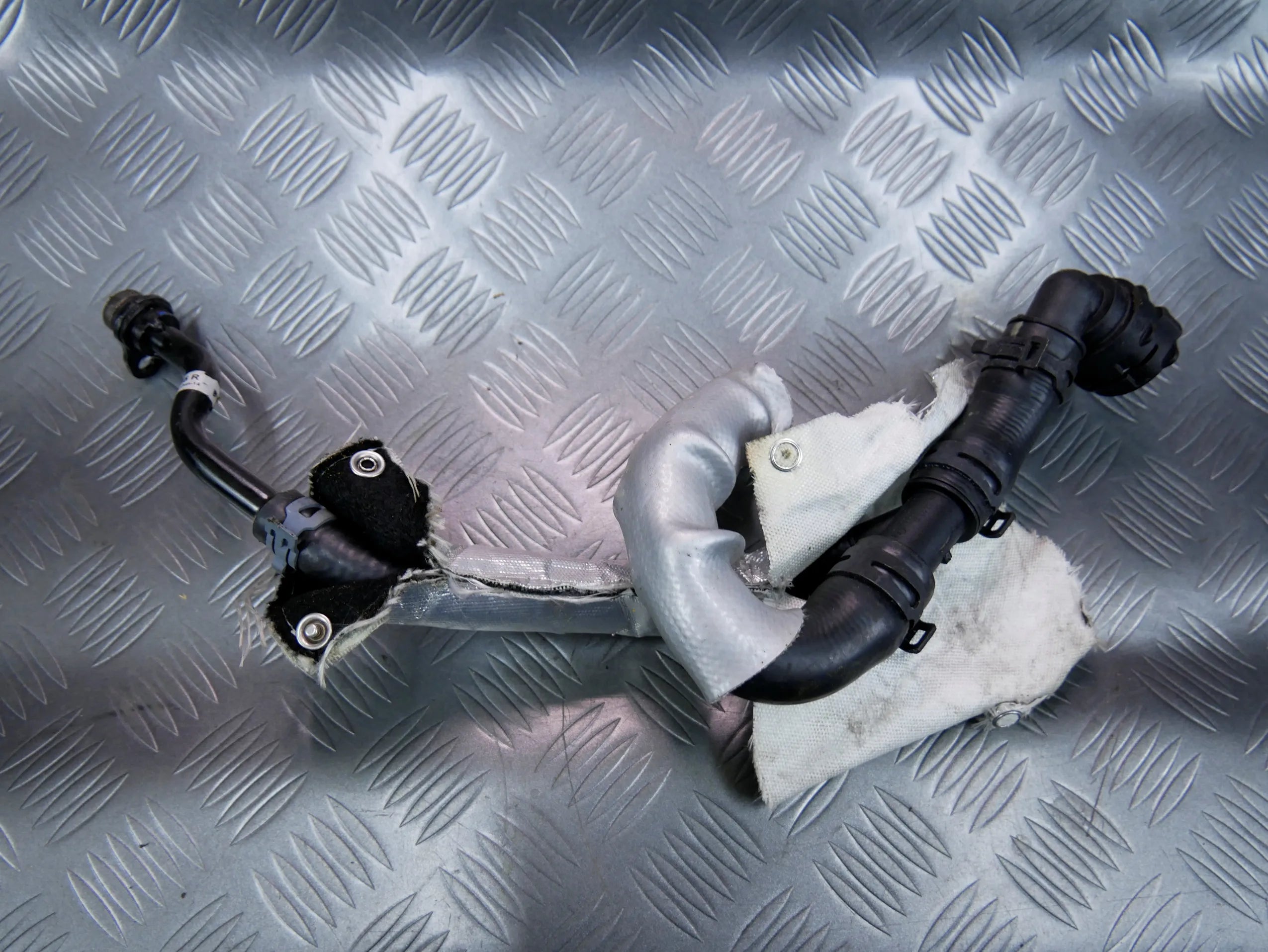 Rura wąż wody 06K121065R VW PASSAT B8 2.0 TSI