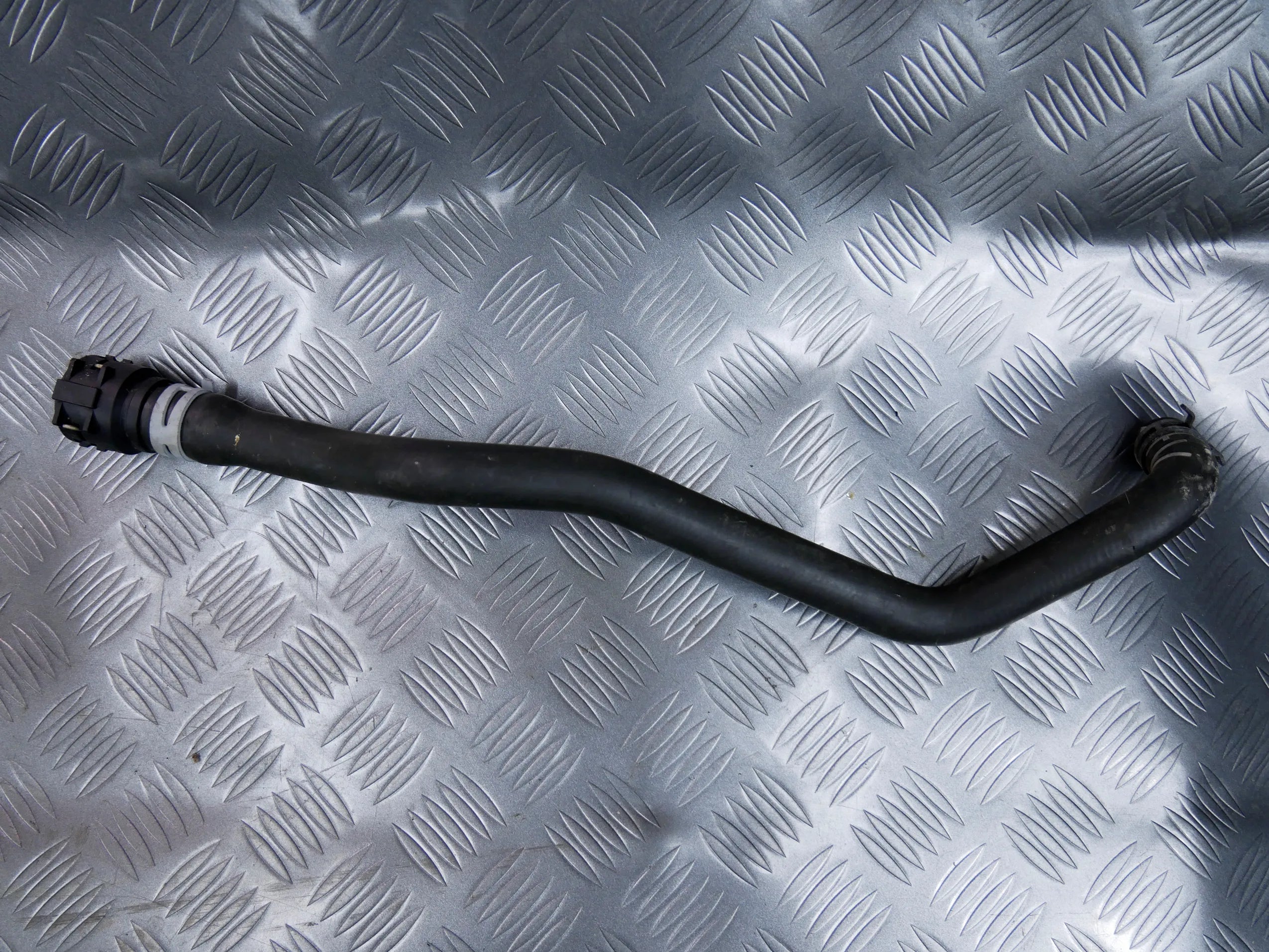 Rura wąż wody 3Q0819350 VW PASSAT B8 2.0 TSI