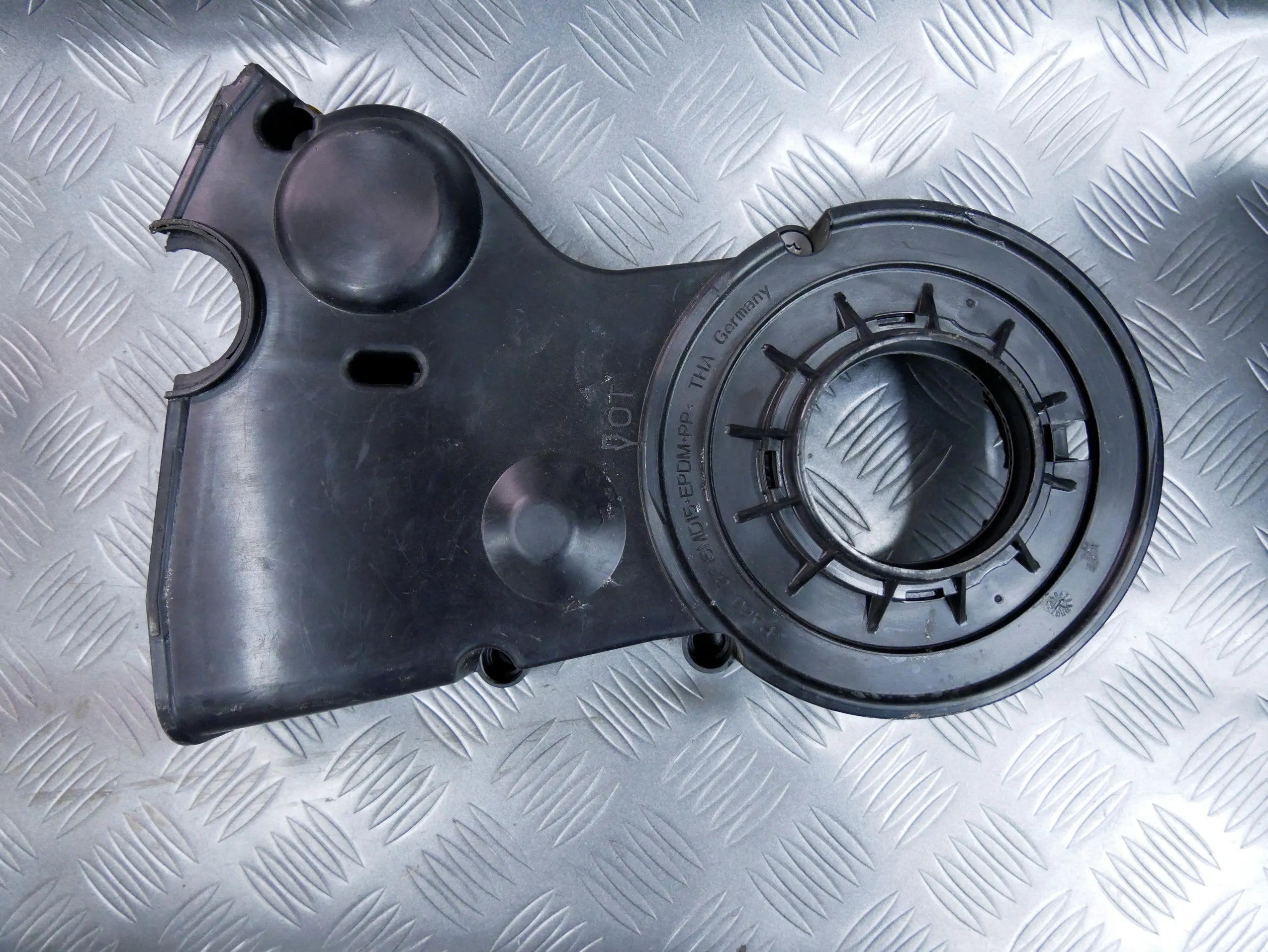 Osłona obudowa rozrządu 04L109122 VW PASSAT B8 2.0 TDI