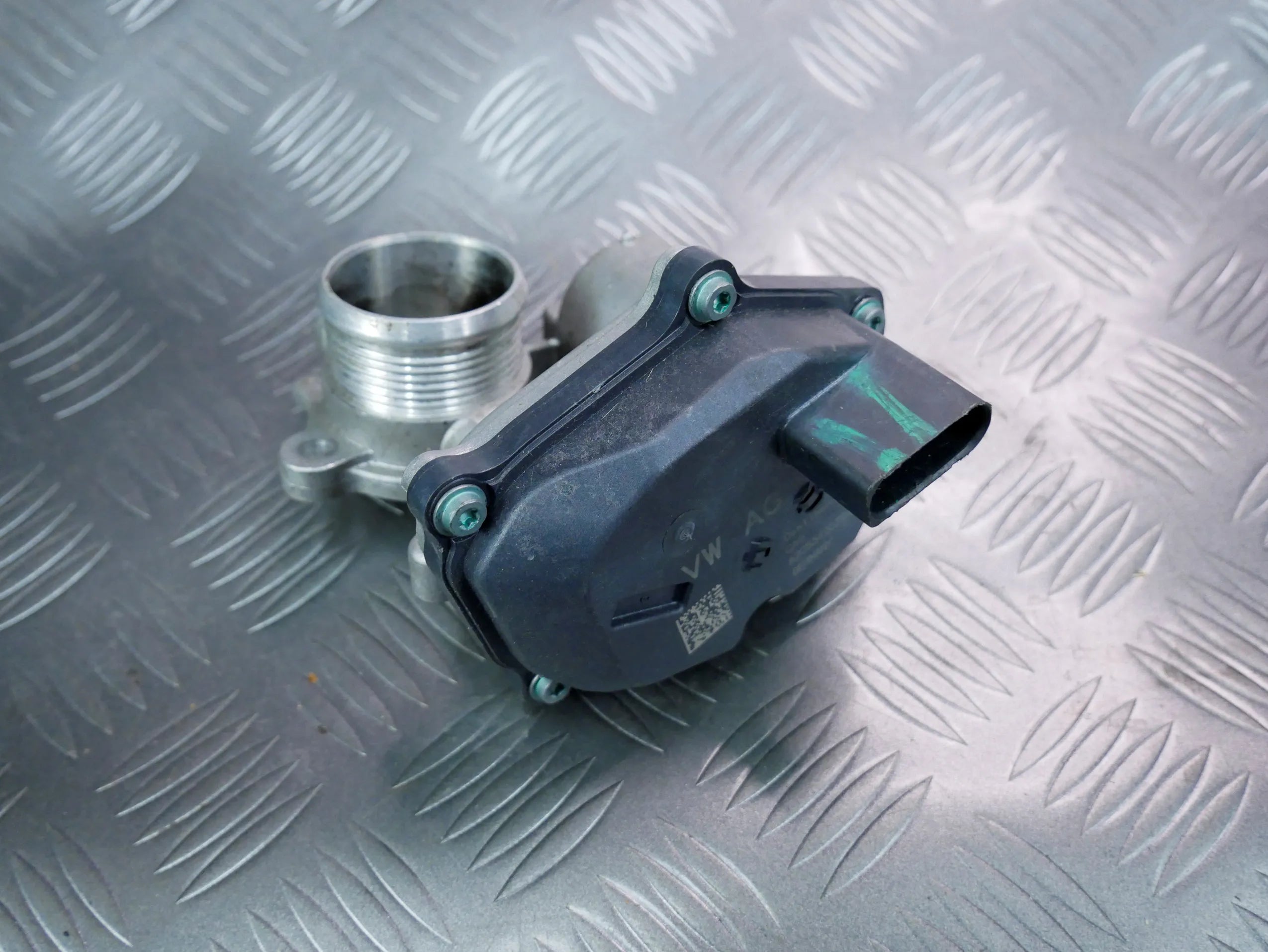 Przepustnica spalin zawór EGR 04L131501C VW PASSAT B8 2.0 TDI