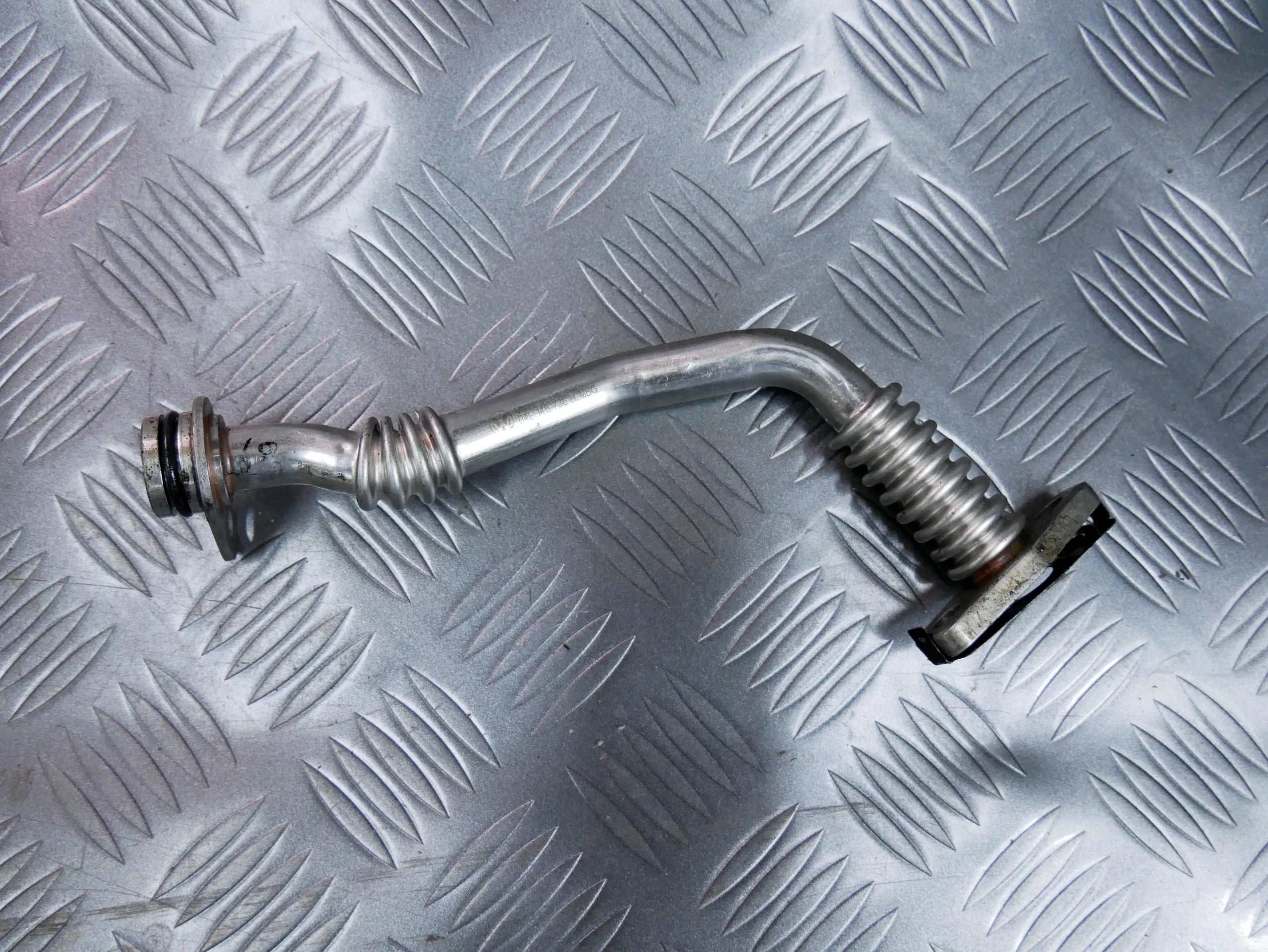 Rurka przewód olejowy 04L145736H VW PASSAT B8 2.0 TDI