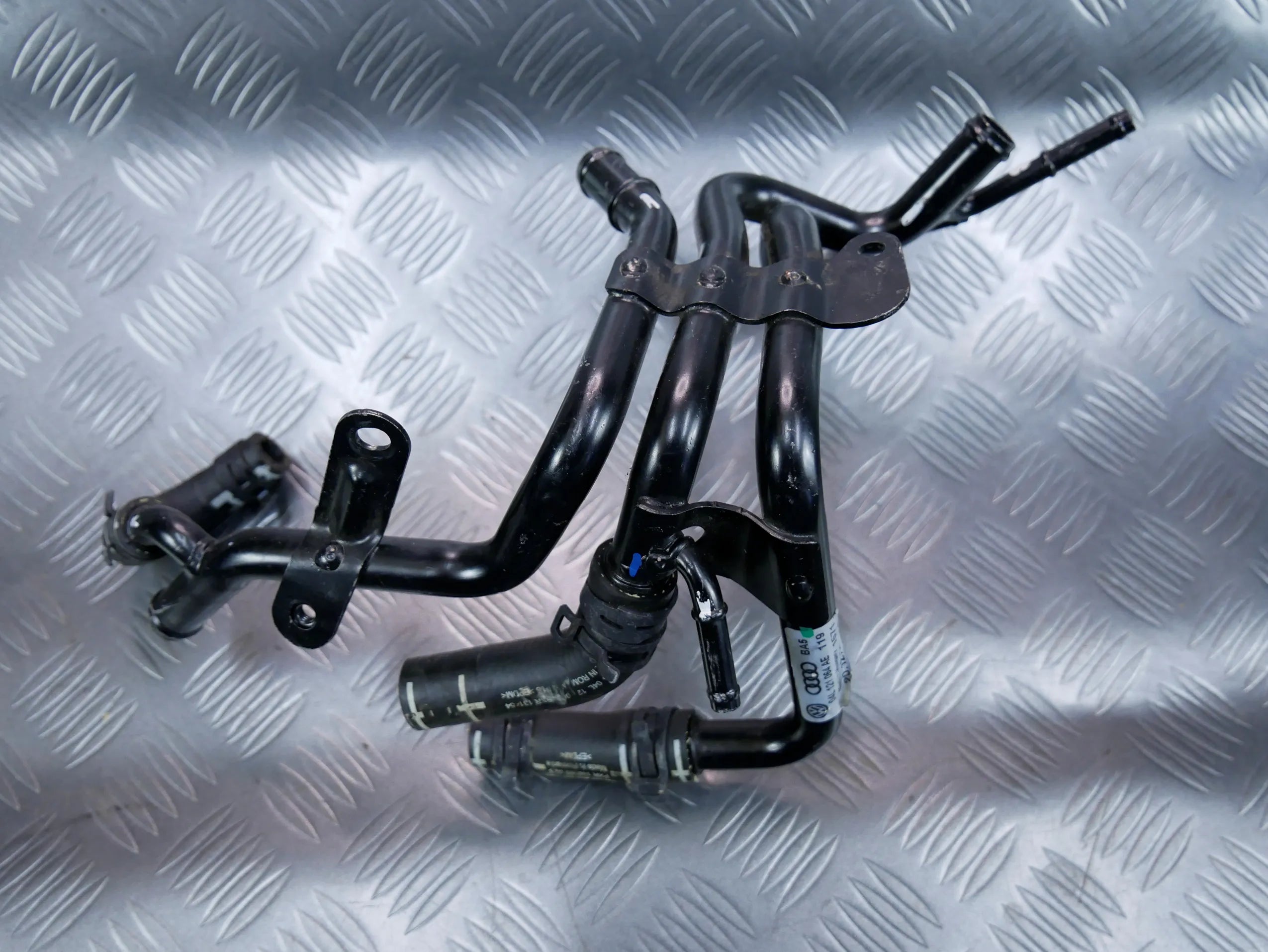 Rurki przewody magistrala wody 04L121064AE VW PASSAT B8 2.0 TDI