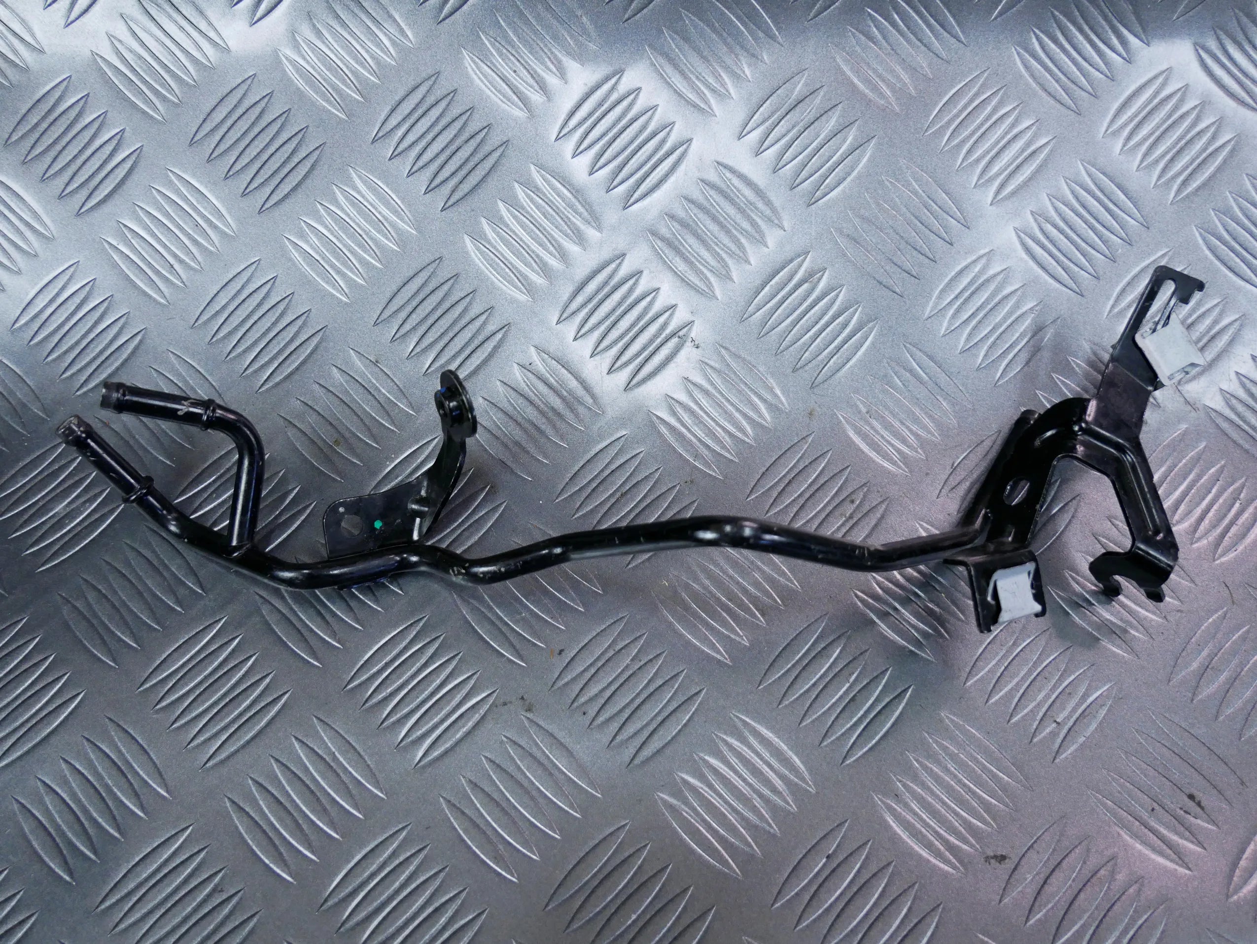 Rurka przewód wody 04L121070AB VW PASSAT B8 2.0 TDI