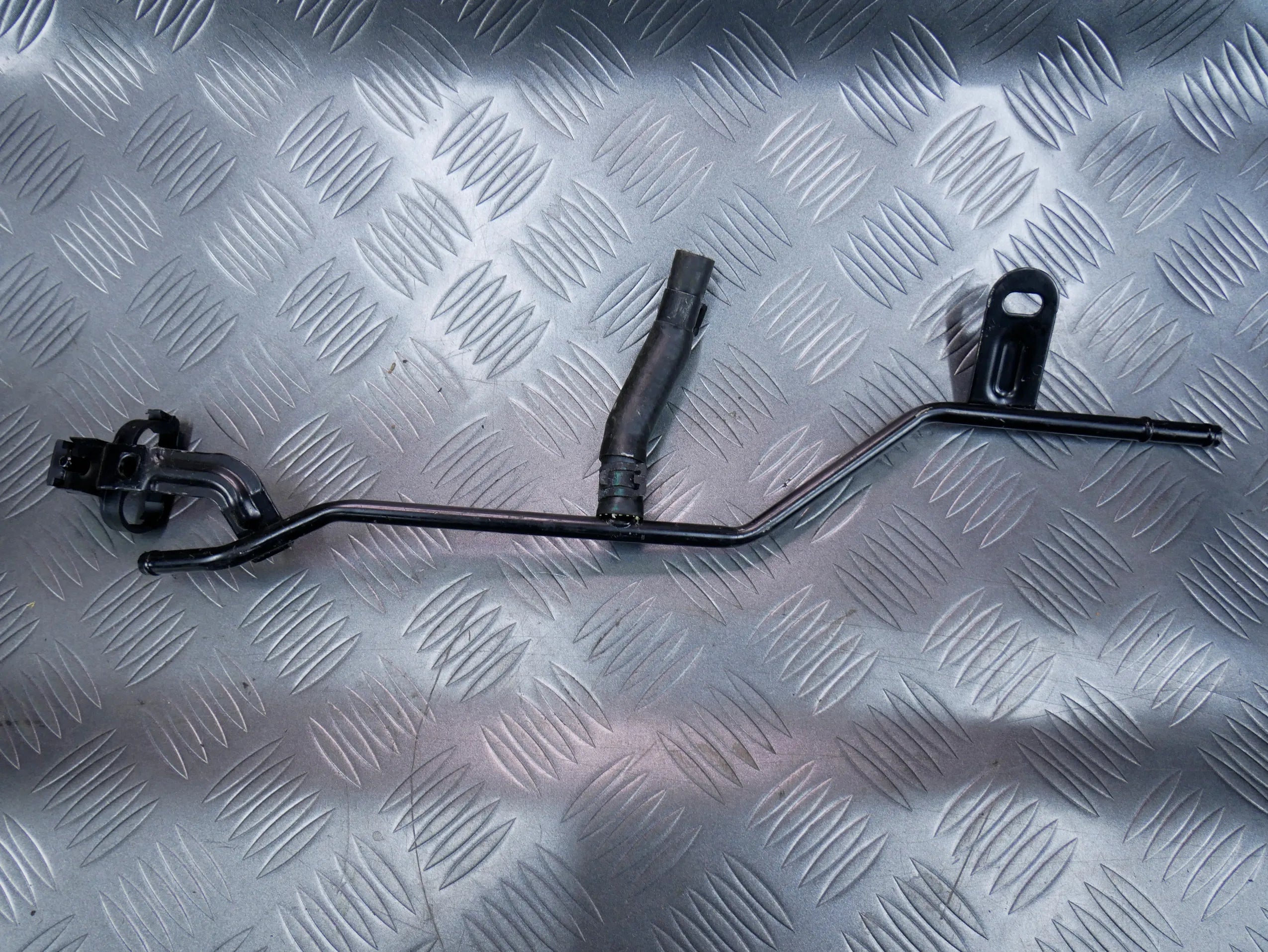 Rurka przewód wody 5Q0121070BC VW PASSAT B8 2.0 TDI