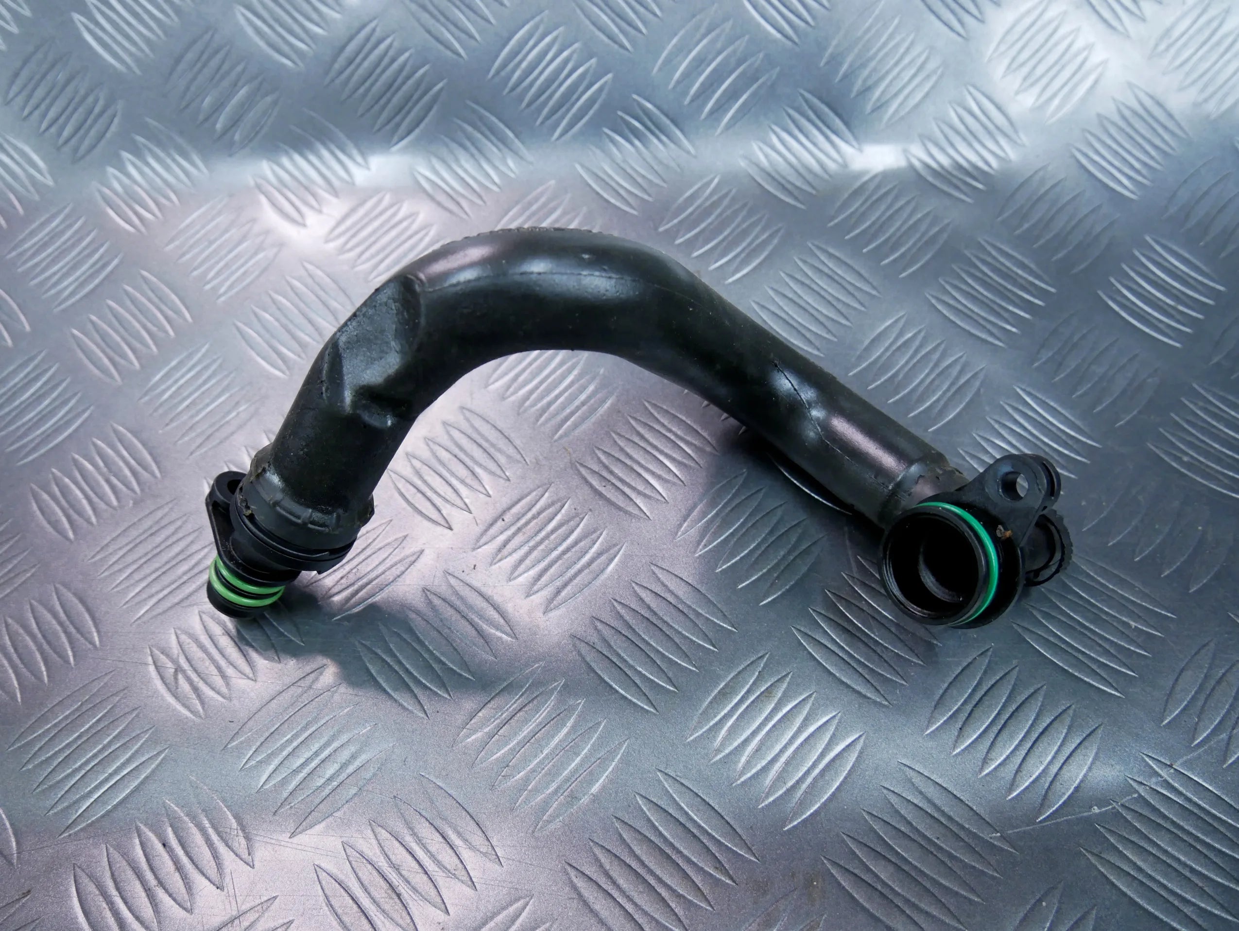 Rurka przewód odmy 04E103474K VW PASSAT GTE 1.4 TSI