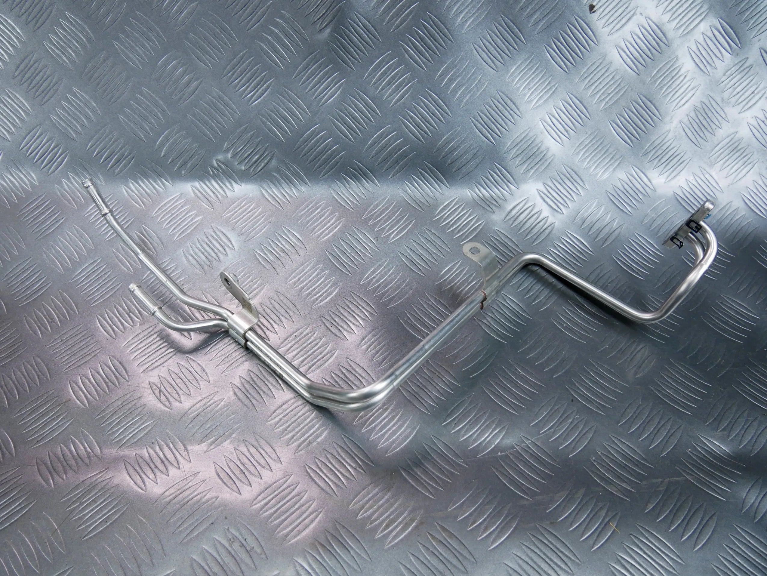 Rurka przewód wody 04E122157AT VW PASSAT GTE 1.4 TSI