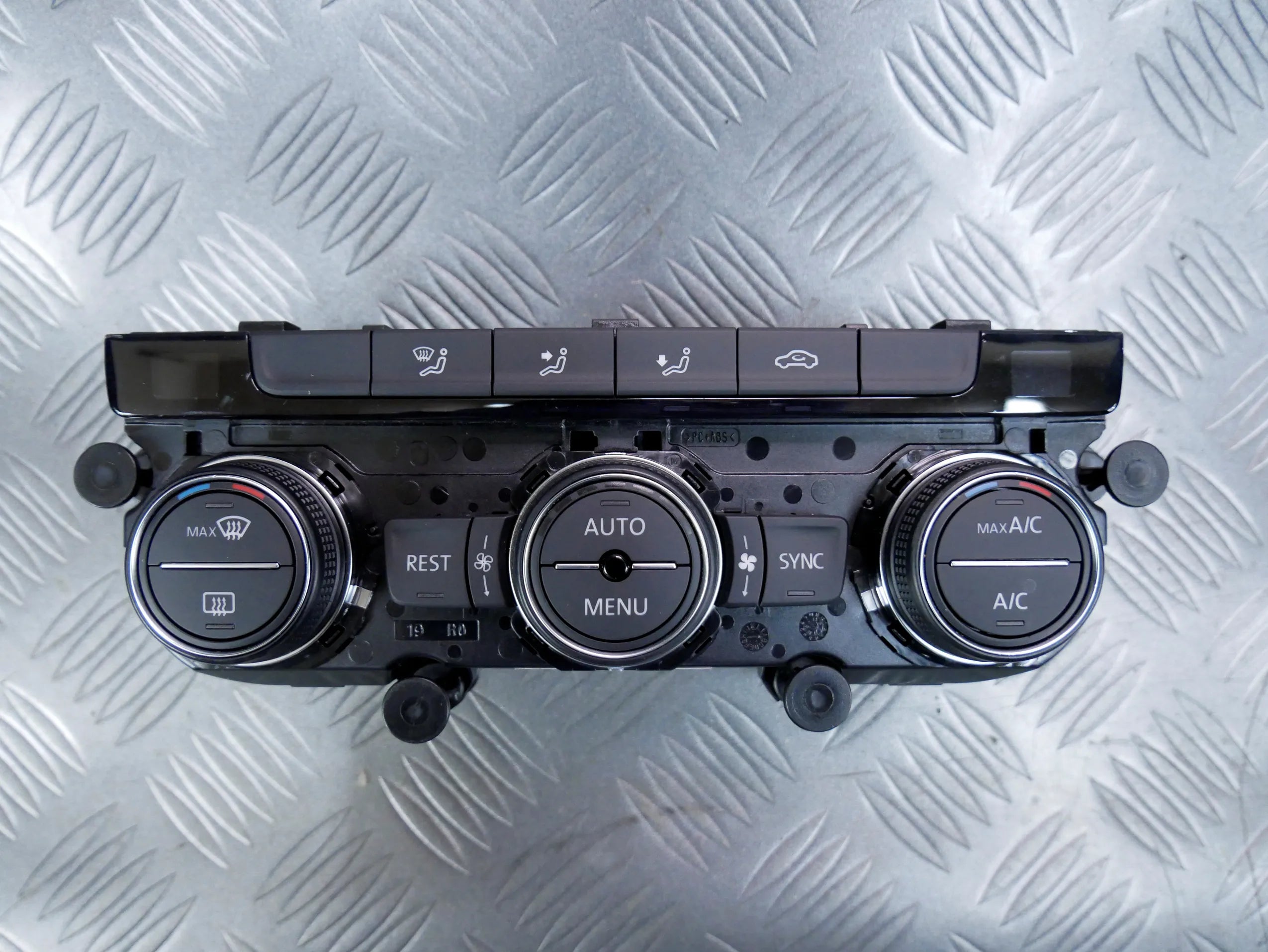 Panel nawiewu klimatyzacji 5GE907044AQ VW PASSAT B8 GTE