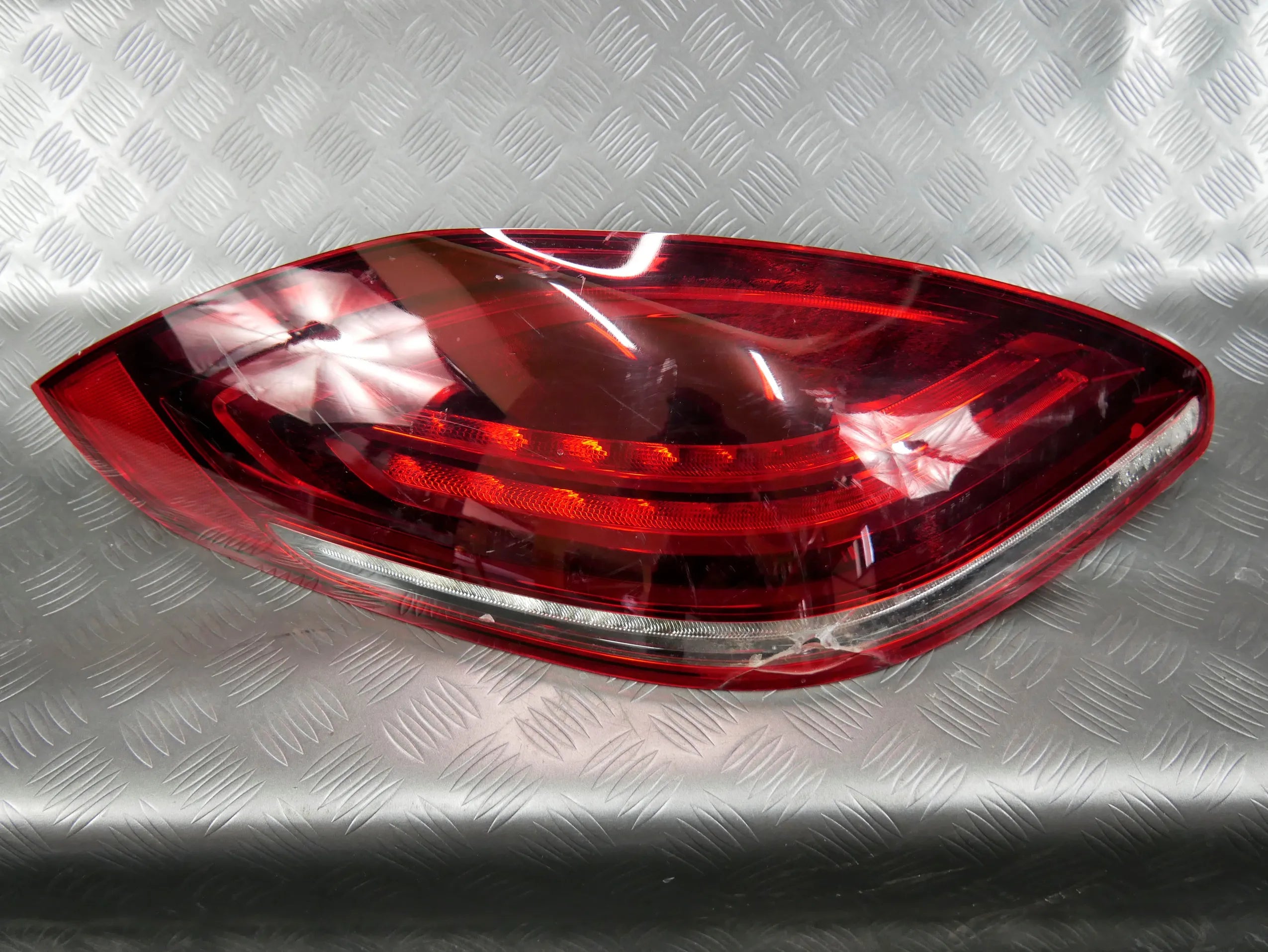 Lampa tył tylna lewa 97063199502 PORSCHE PANAMERA 970 970.2 LIFT USA USZKODZONA