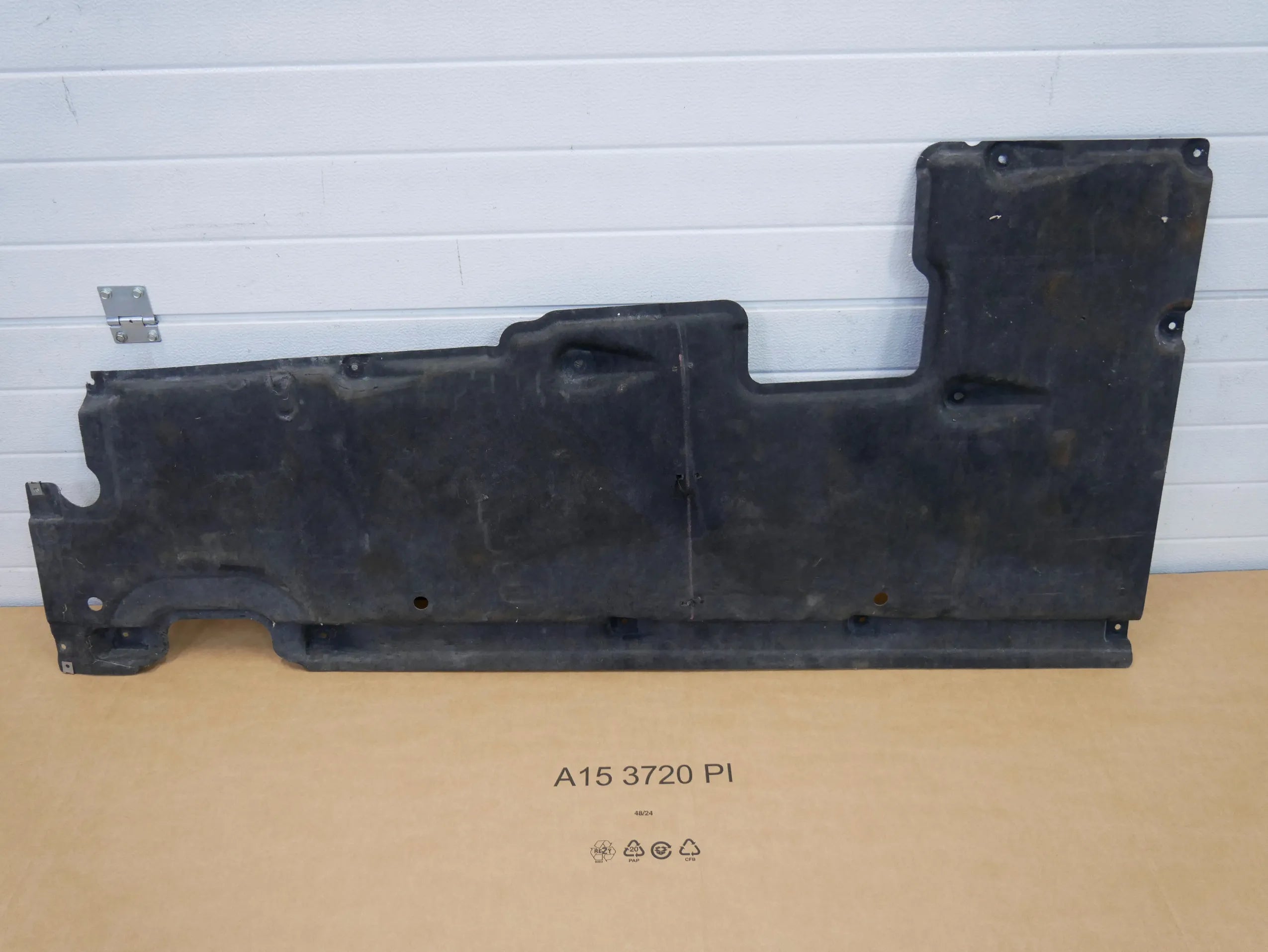 Osłona płyta podwozia prawa 4N0825208F AUDI A8 4N