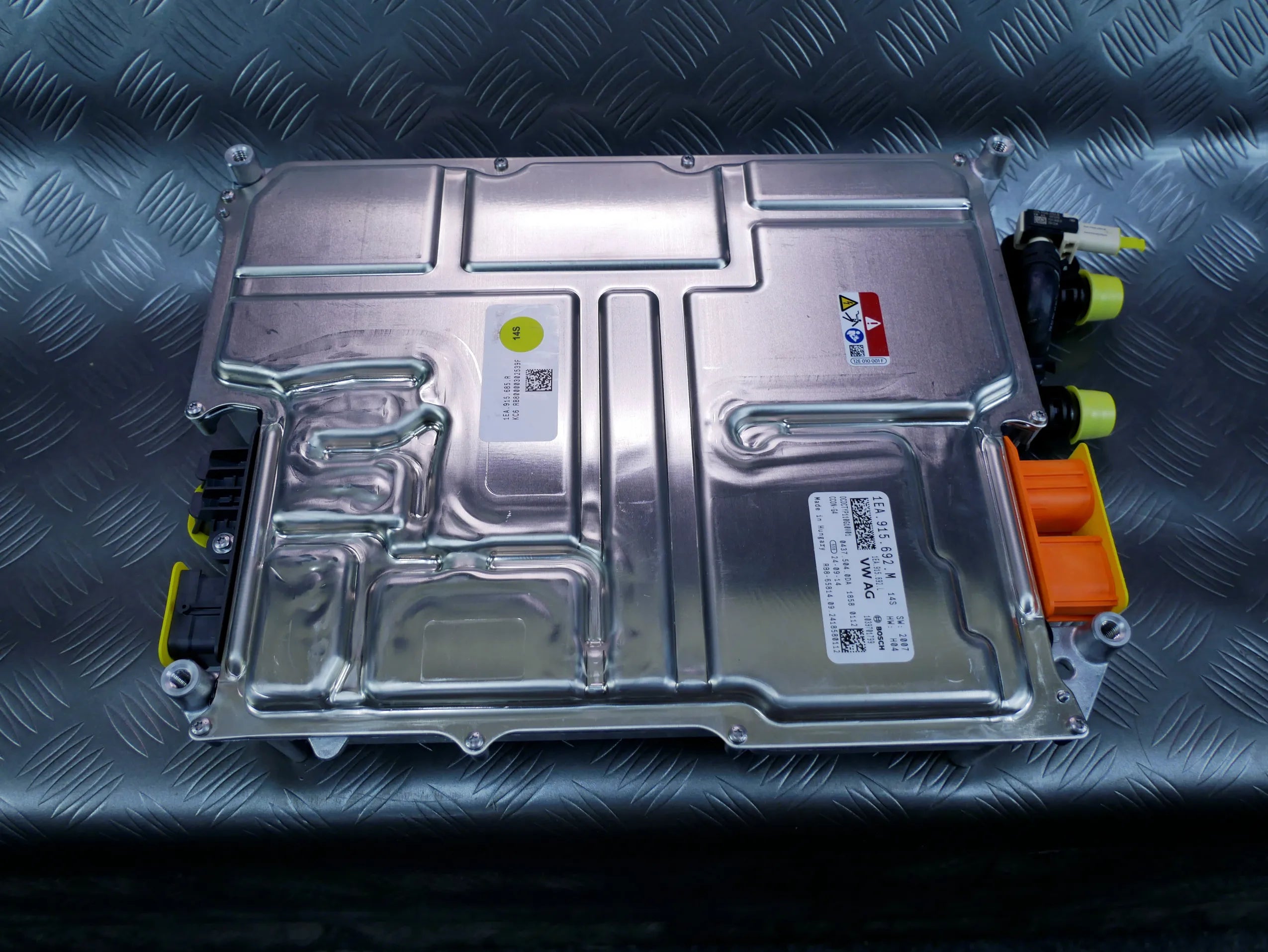 NOWA OEM ładowarka pokładowa 1EA915692M VW ID.4 AUDI Q4