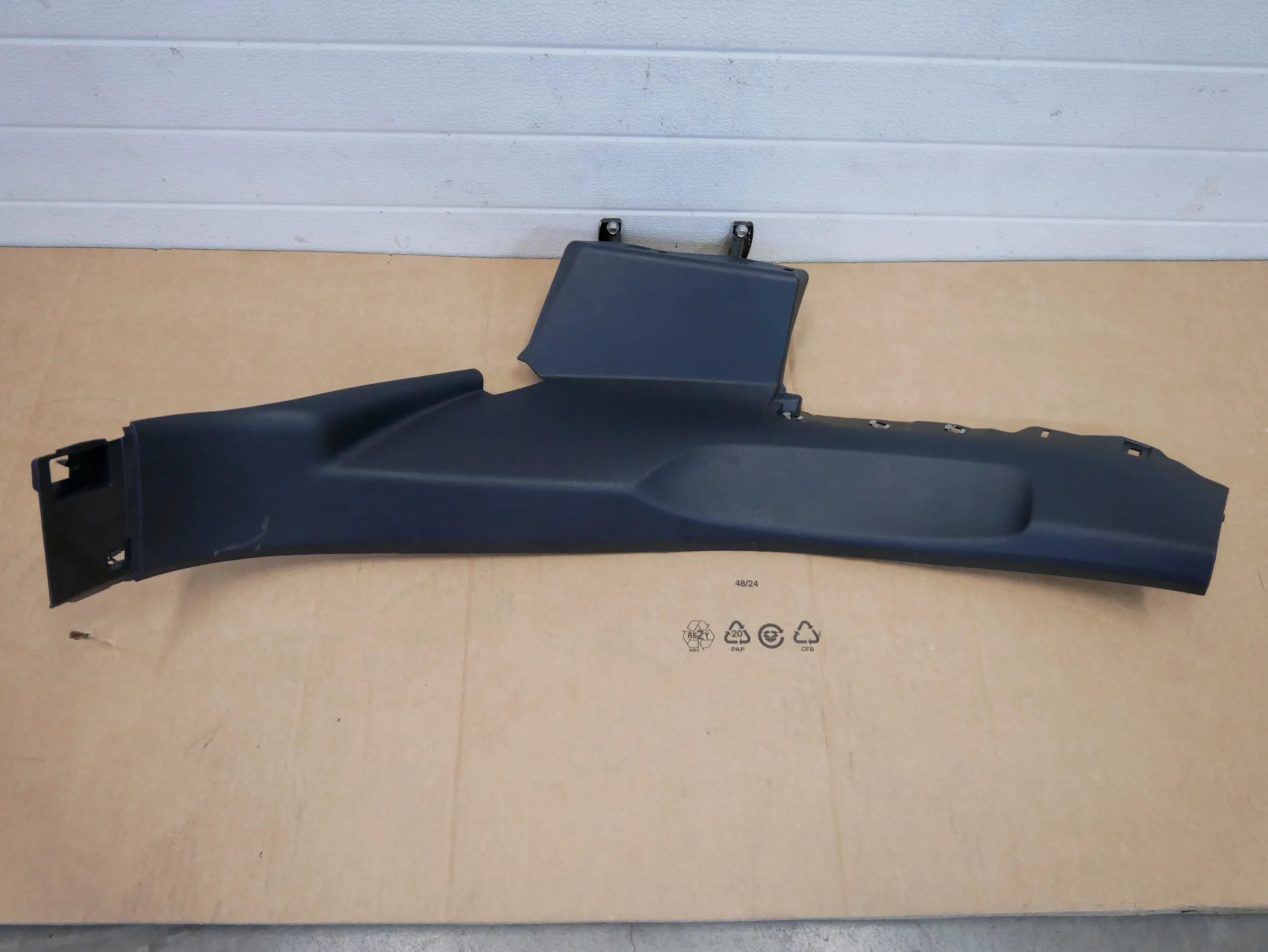 Osłona progu słupka tył lewa 4M0867767 AUDI Q7 4M
