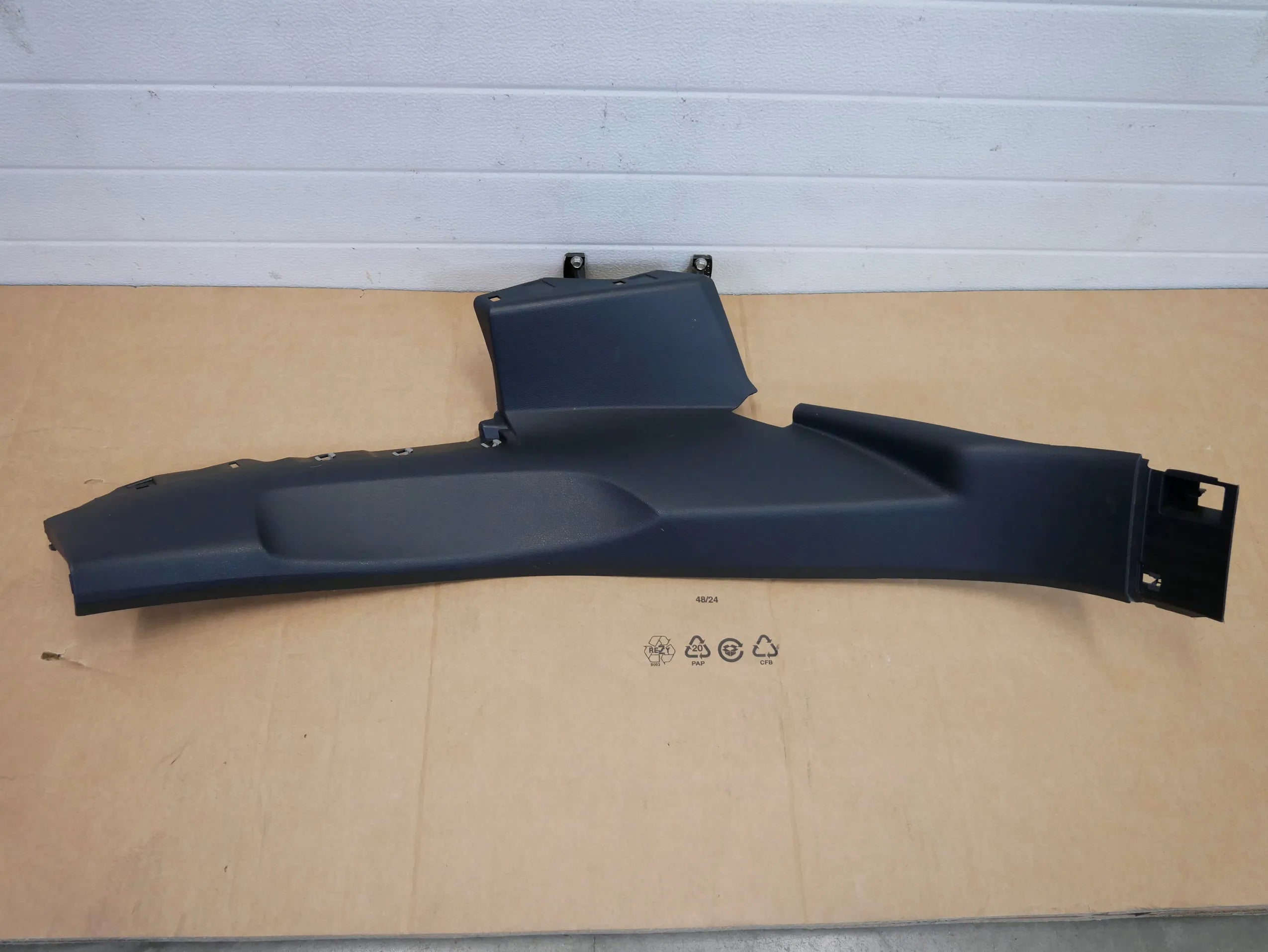 Osłona progu słupka tył prawa 4M0867768 AUDI Q7 4M