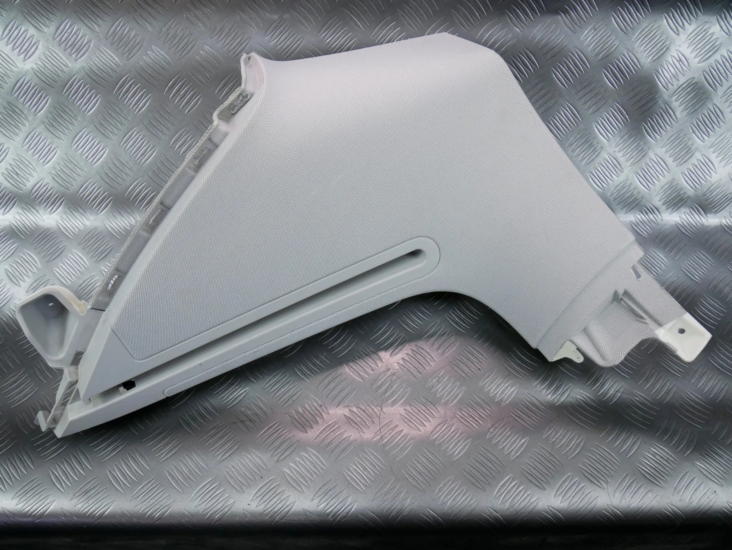 Osłona słupka D tył prawa 4M0867246D AUDI Q7 4M