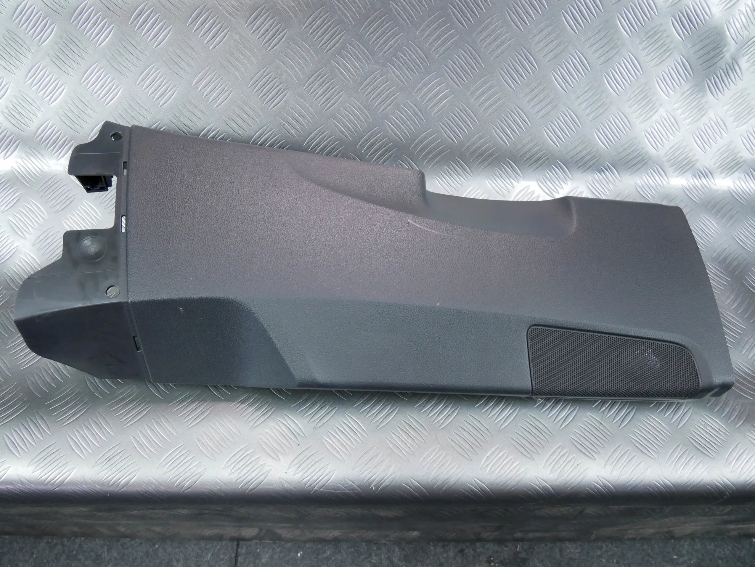Osłona poszycie słupka środkowego prawe 4M0867240 AUDI Q7 4M