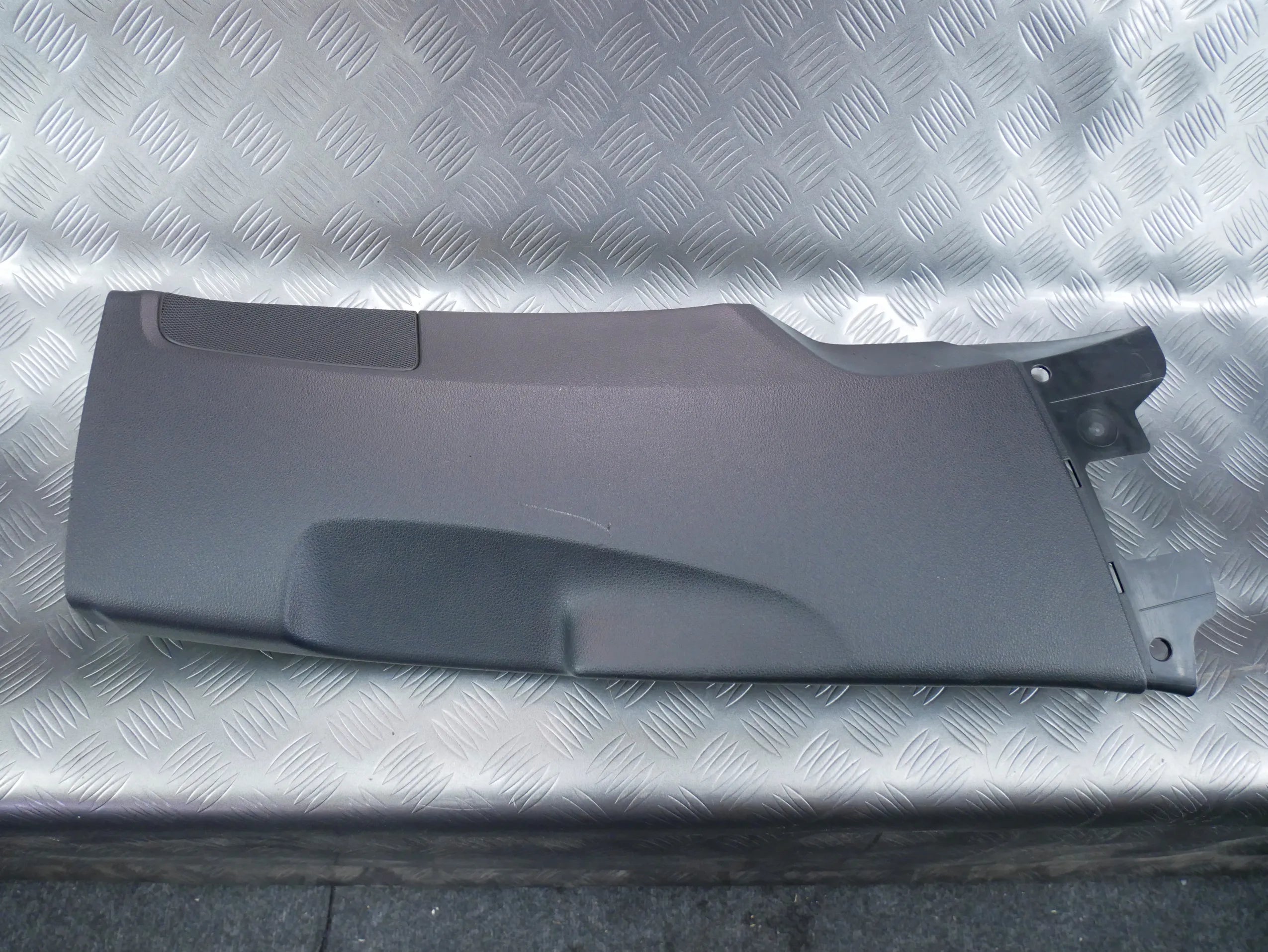 Osłona poszycie słupka środkowego lewa 4M0867239 AUDI Q7 4M