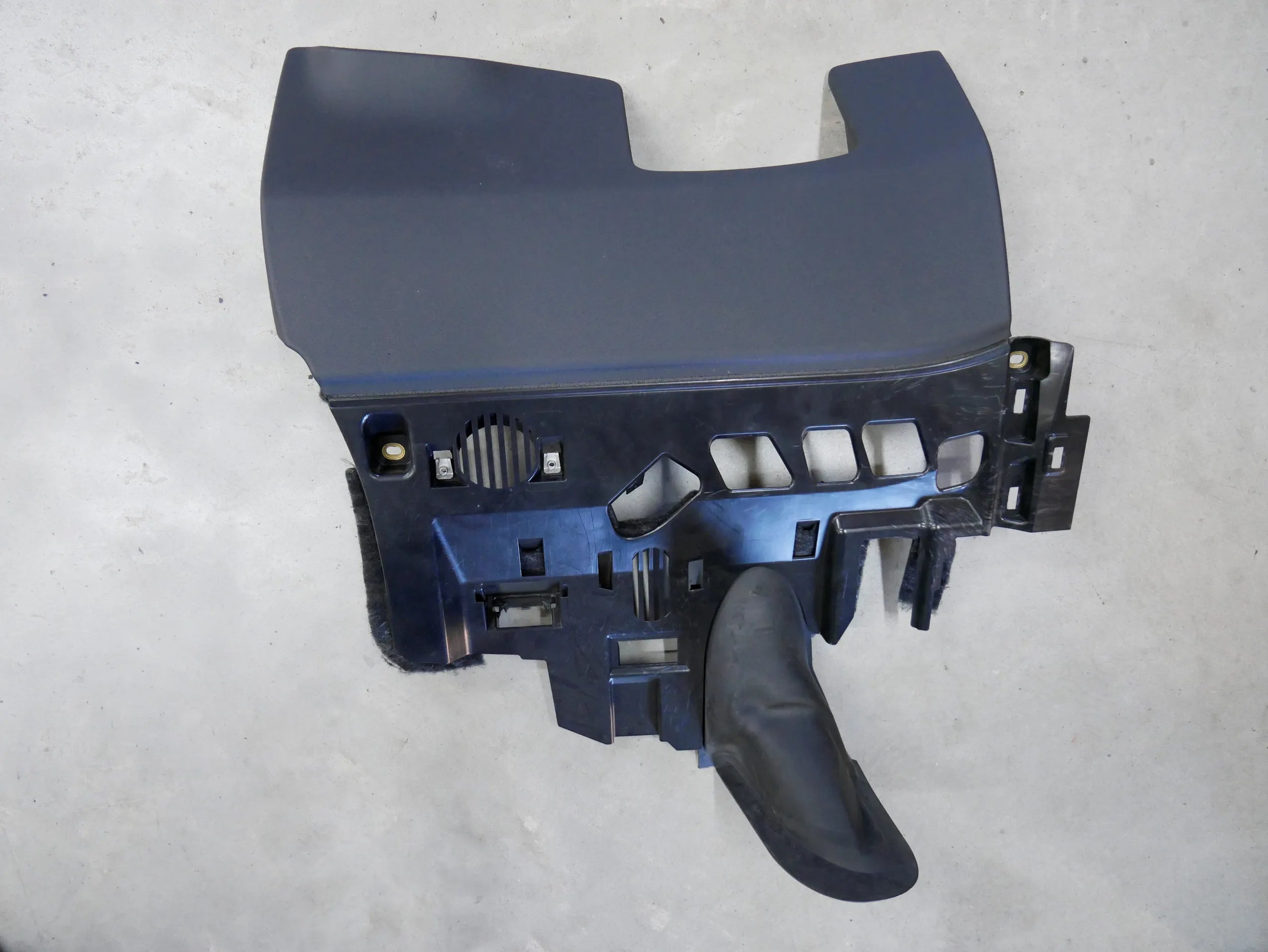 Osłona dolna pod konsolę 4M1863075 AUDI Q7 4M